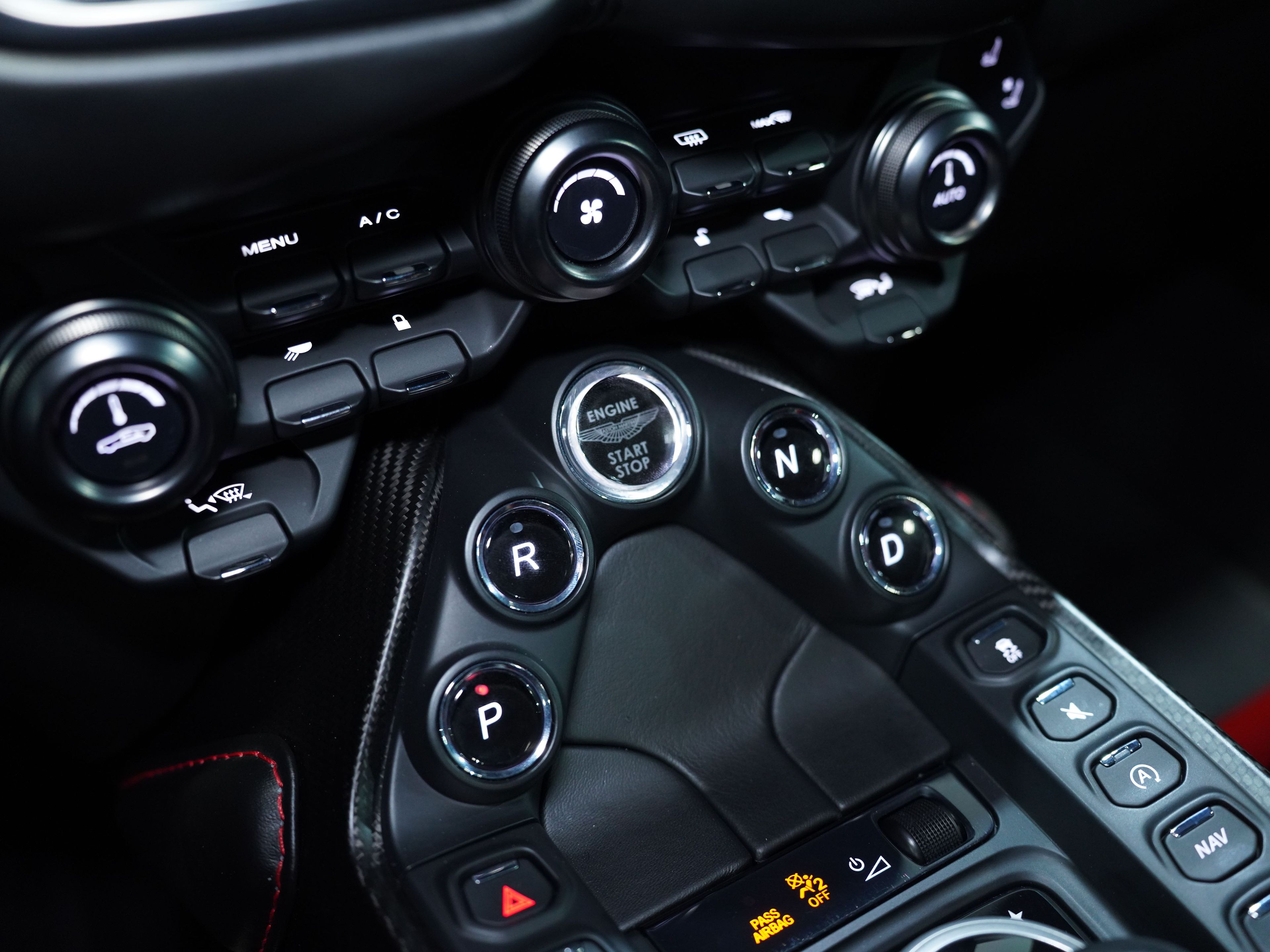 CHINA GREY, 2019 ASTON MARTIN VANTAGE Image 38