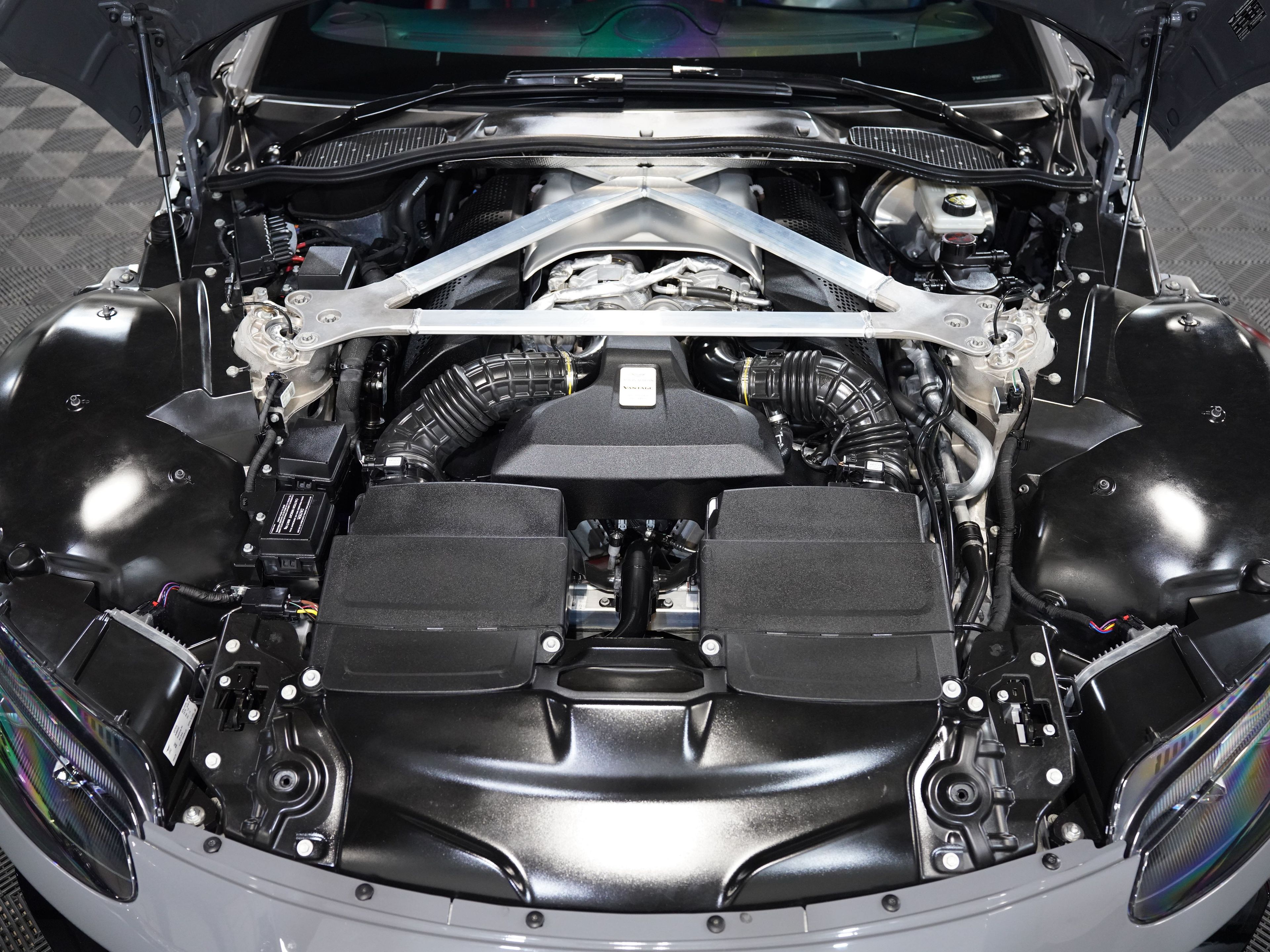 CHINA GREY, 2019 ASTON MARTIN VANTAGE Image 41