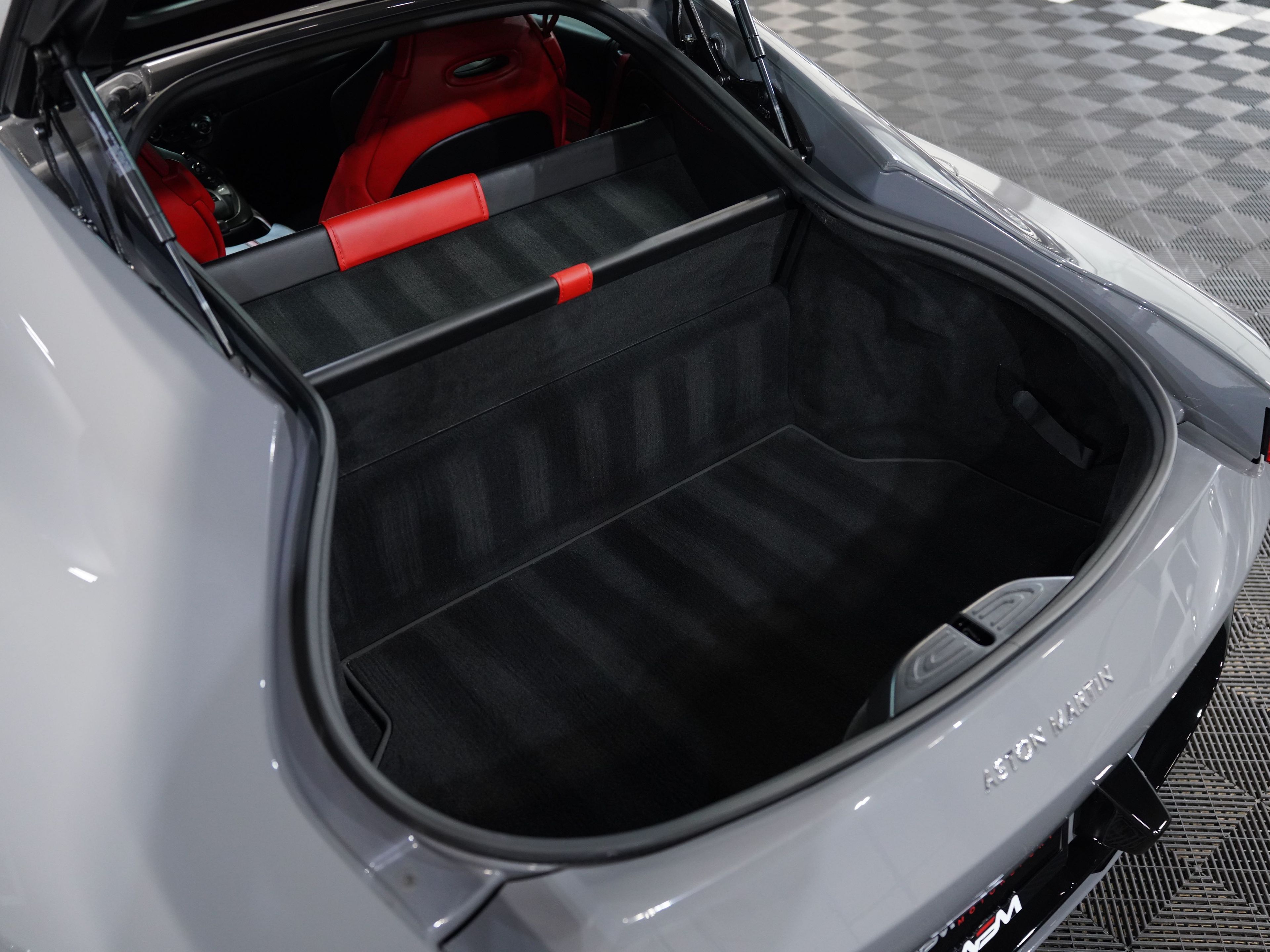 CHINA GREY, 2019 ASTON MARTIN VANTAGE Image 44