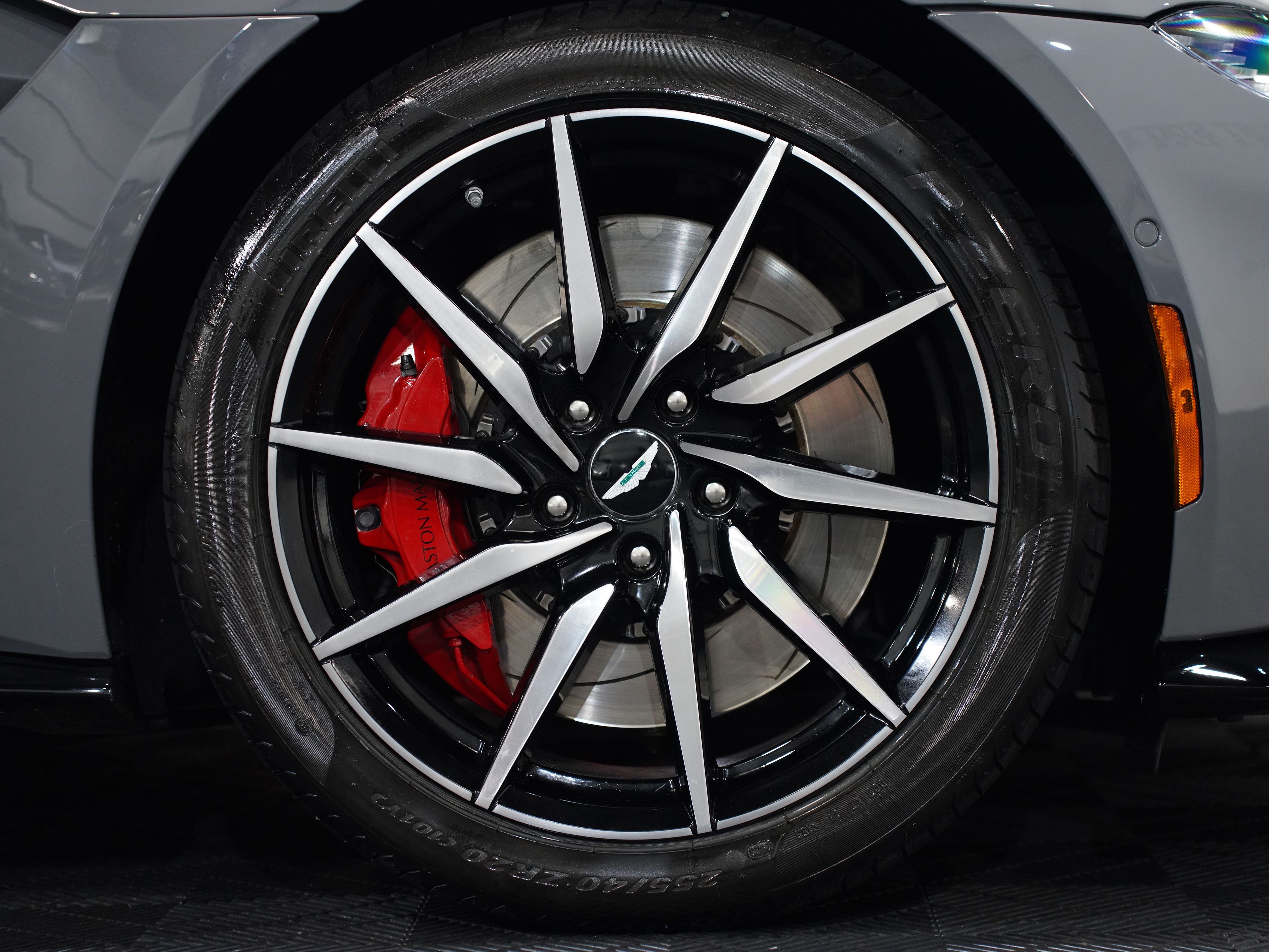 CHINA GREY, 2019 ASTON MARTIN VANTAGE Image 48