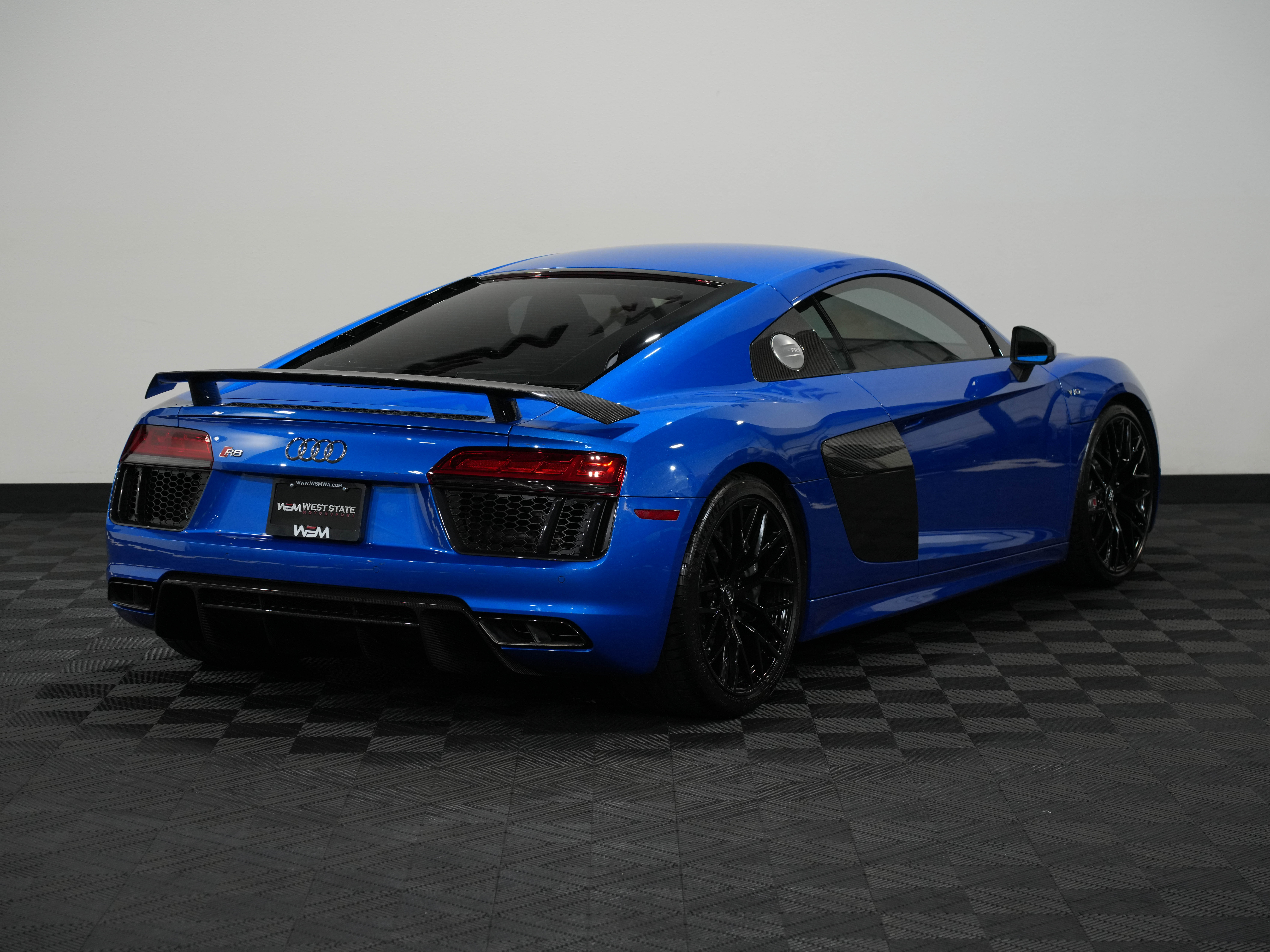 BLUE, 2018 AUDI R8 Image 5