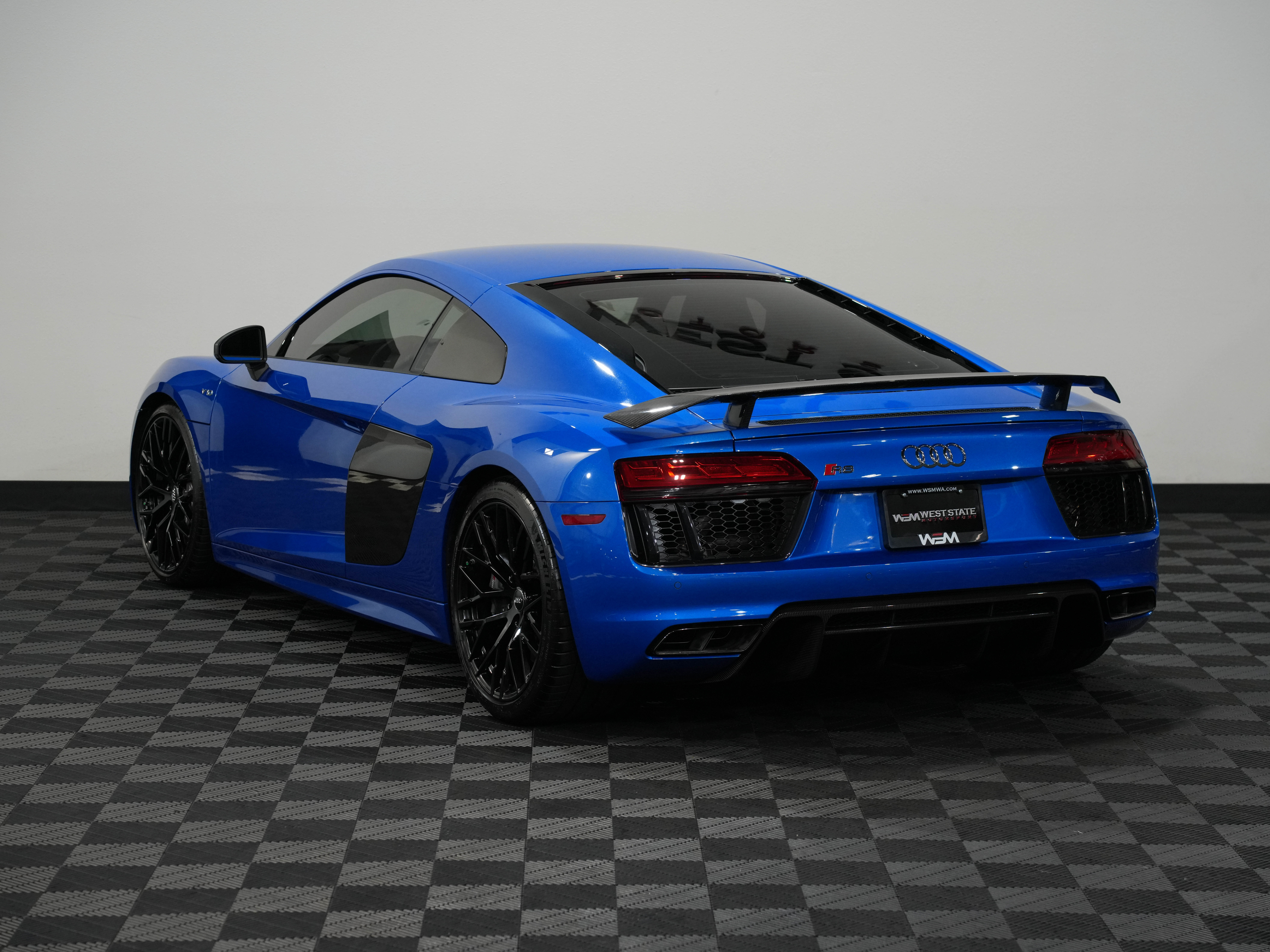 BLUE, 2018 AUDI R8 Image 7