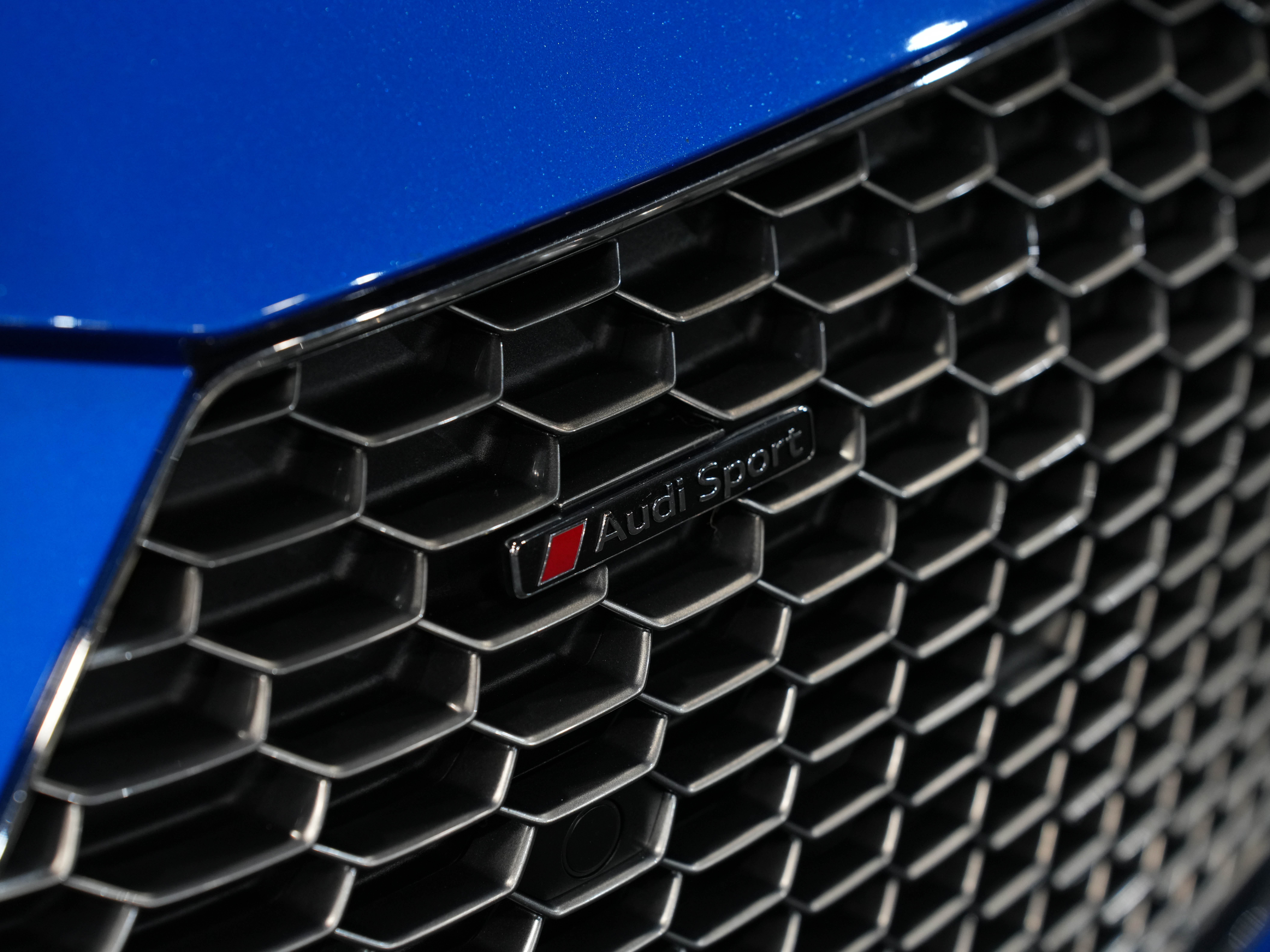 BLUE, 2018 AUDI R8 Image 11