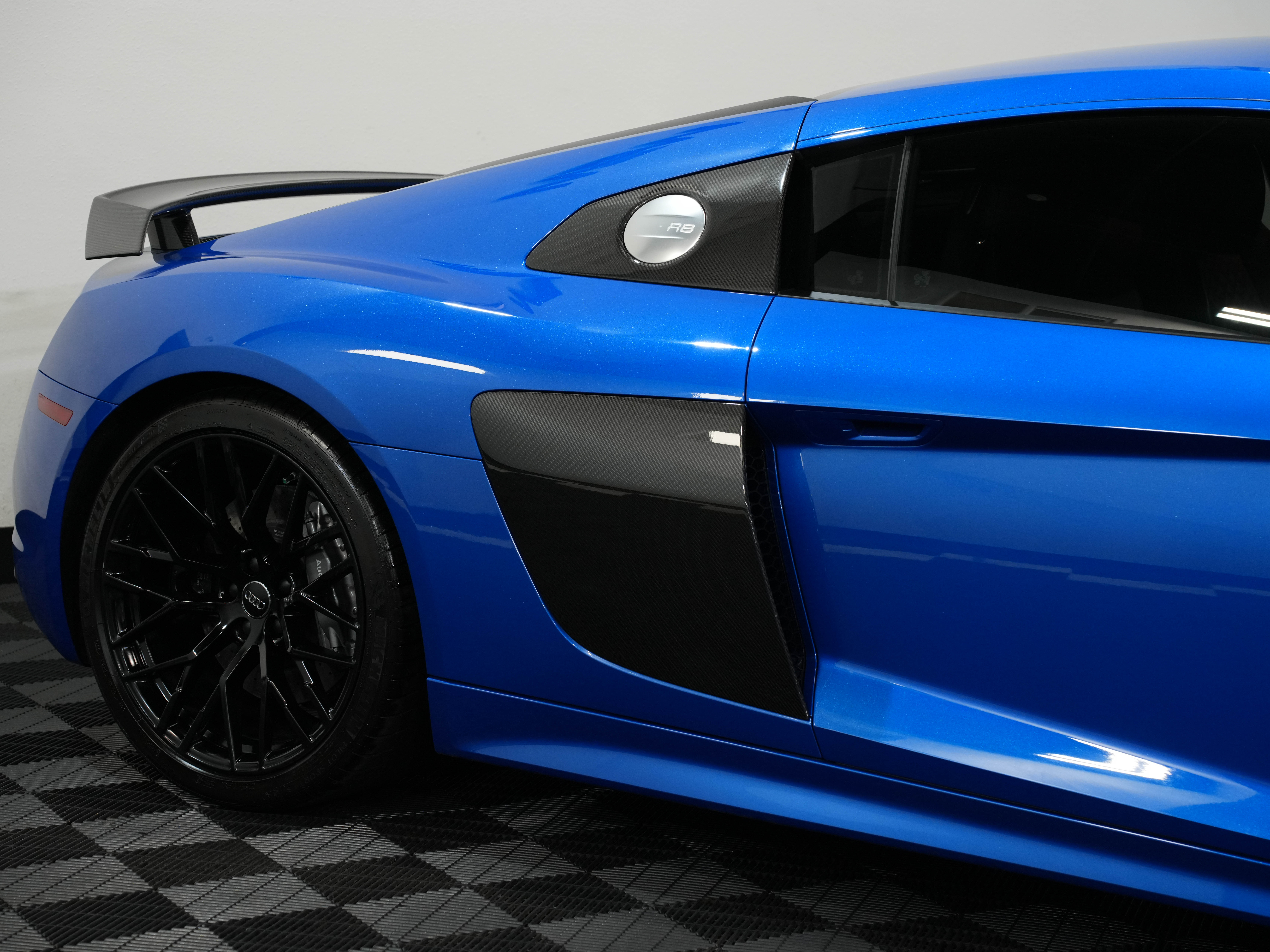 BLUE, 2018 AUDI R8 Image 13