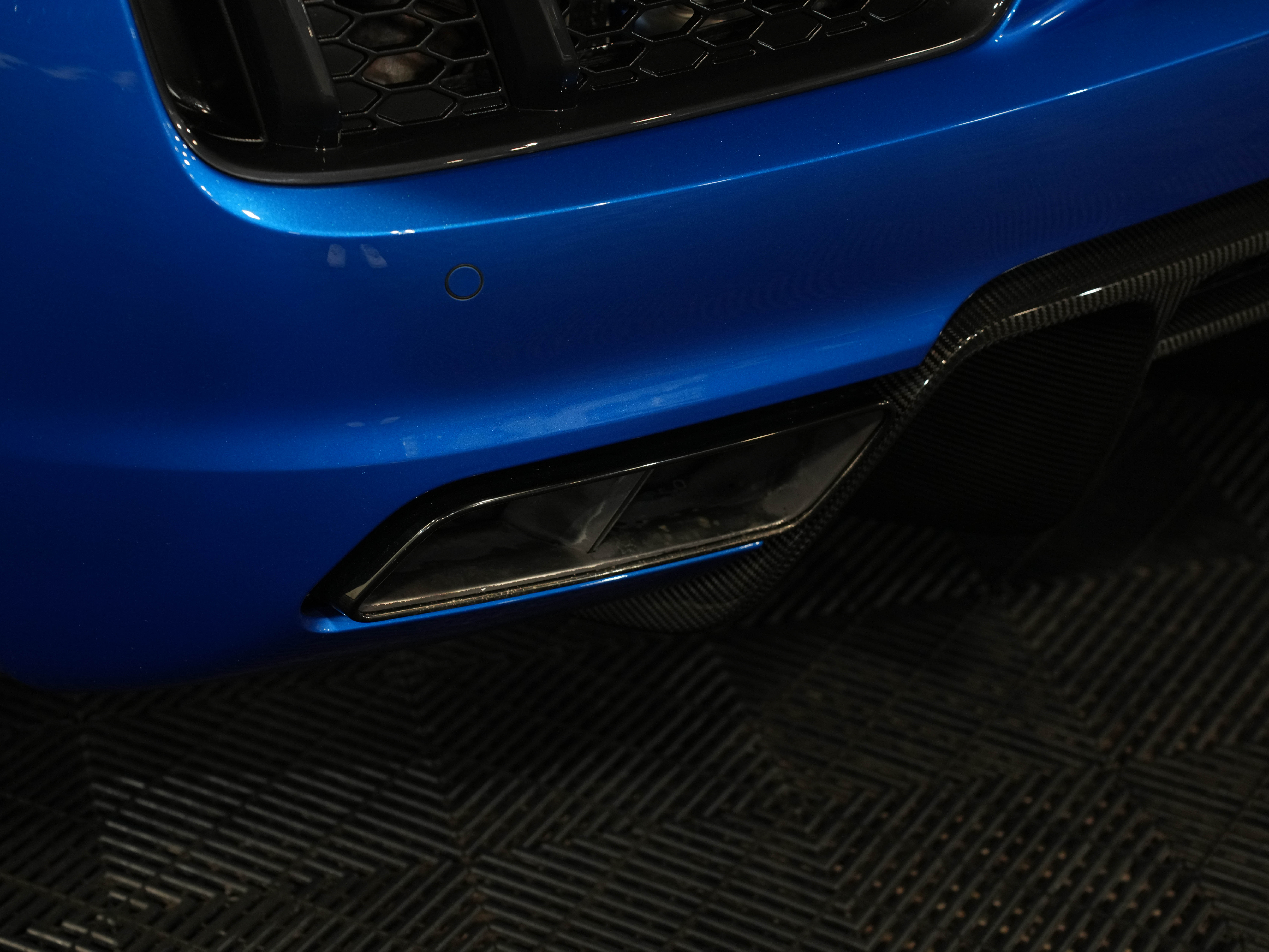 BLUE, 2018 AUDI R8 Image 18