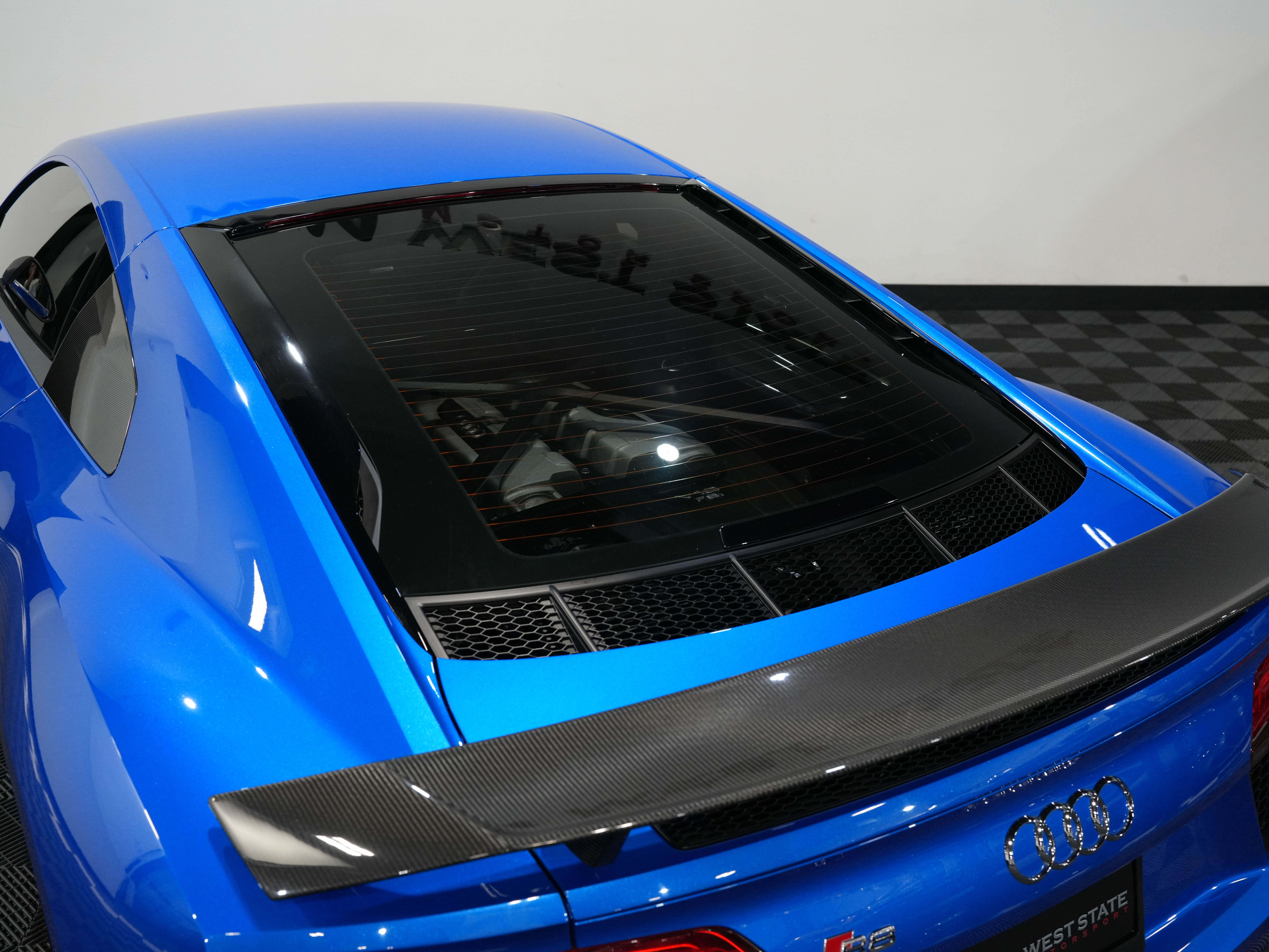 BLUE, 2018 AUDI R8 Image 20