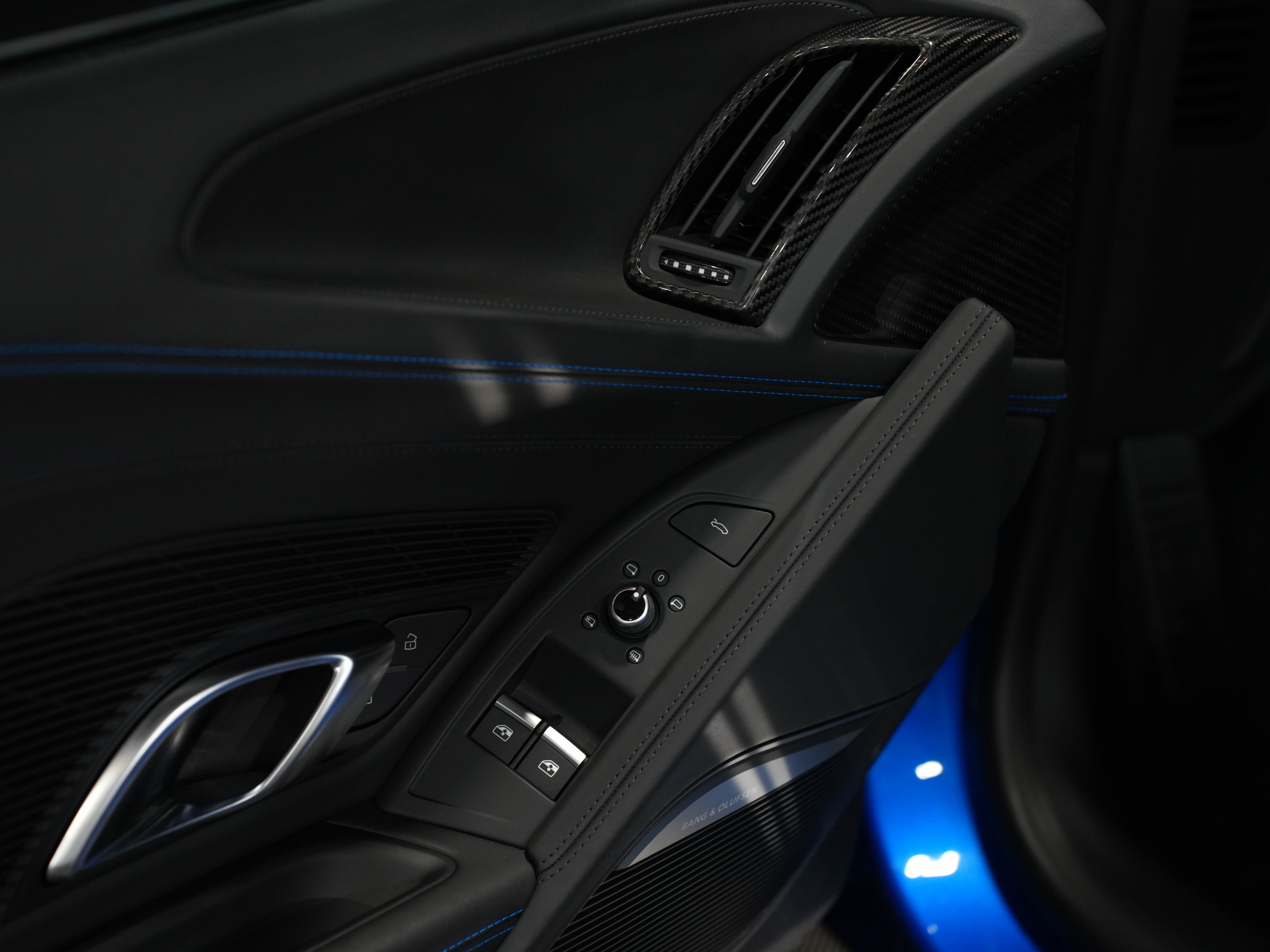 BLUE, 2018 AUDI R8 Image 23
