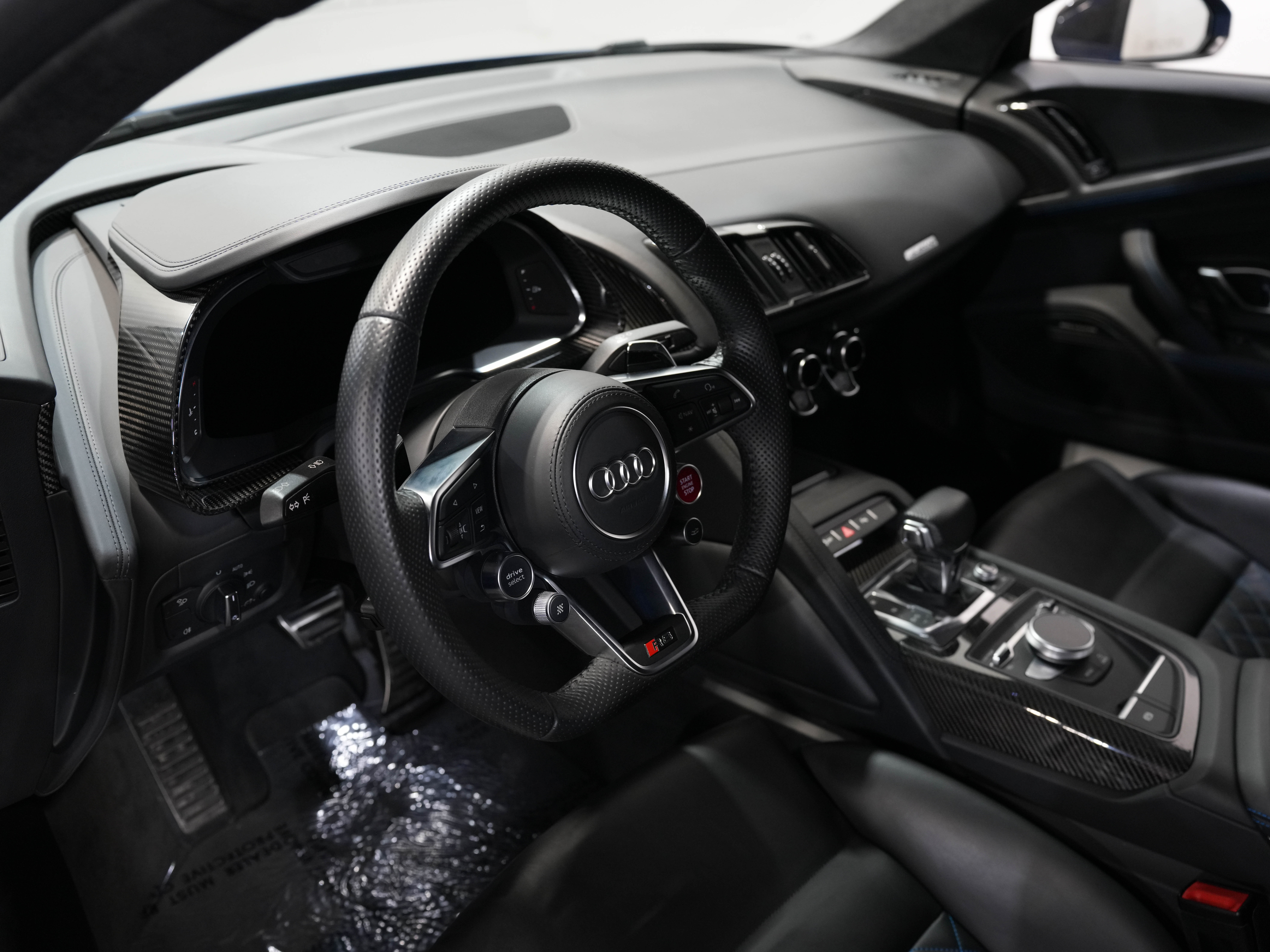 BLUE, 2018 AUDI R8 Image 29