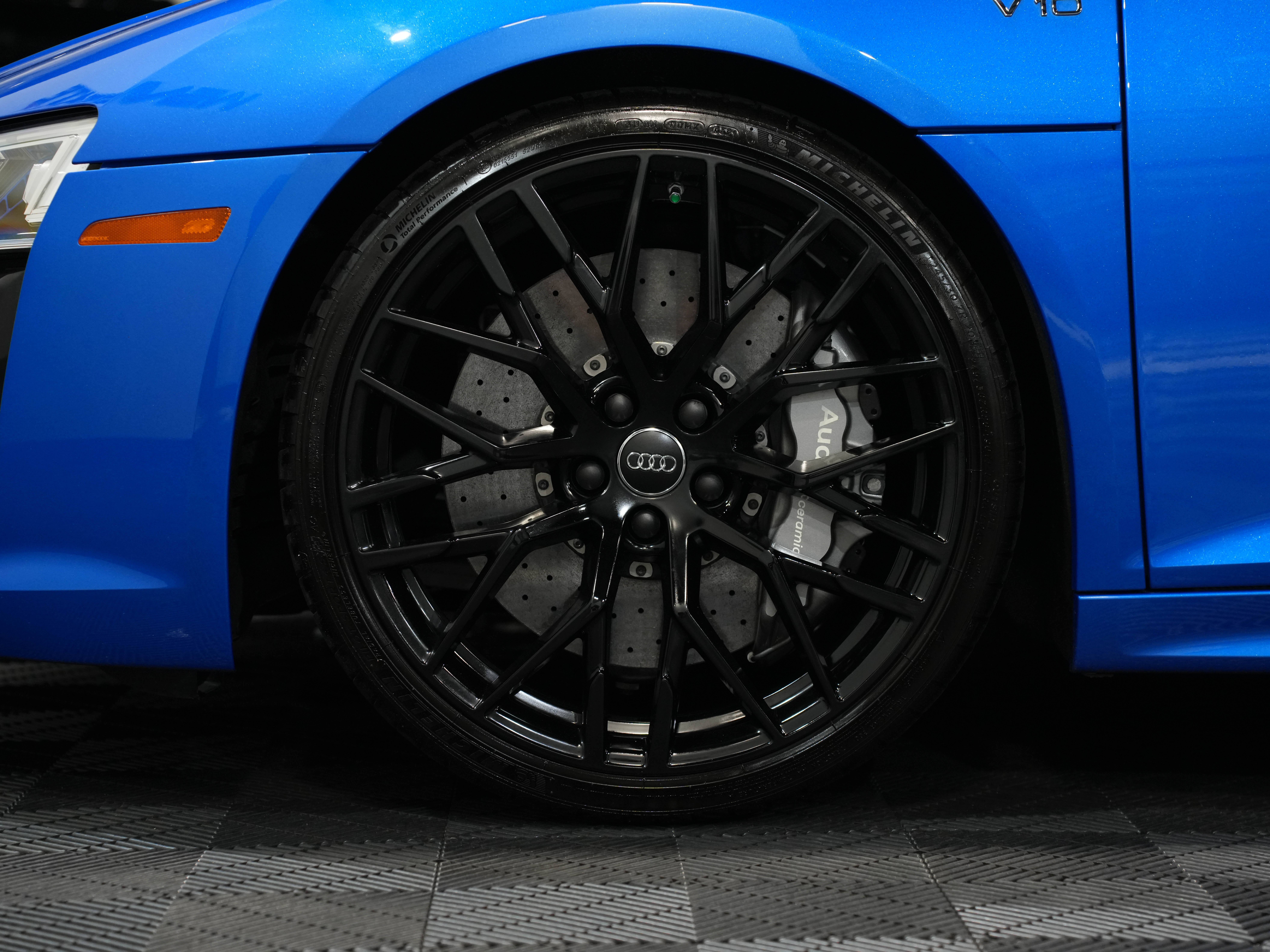 BLUE, 2018 AUDI R8 Image 48