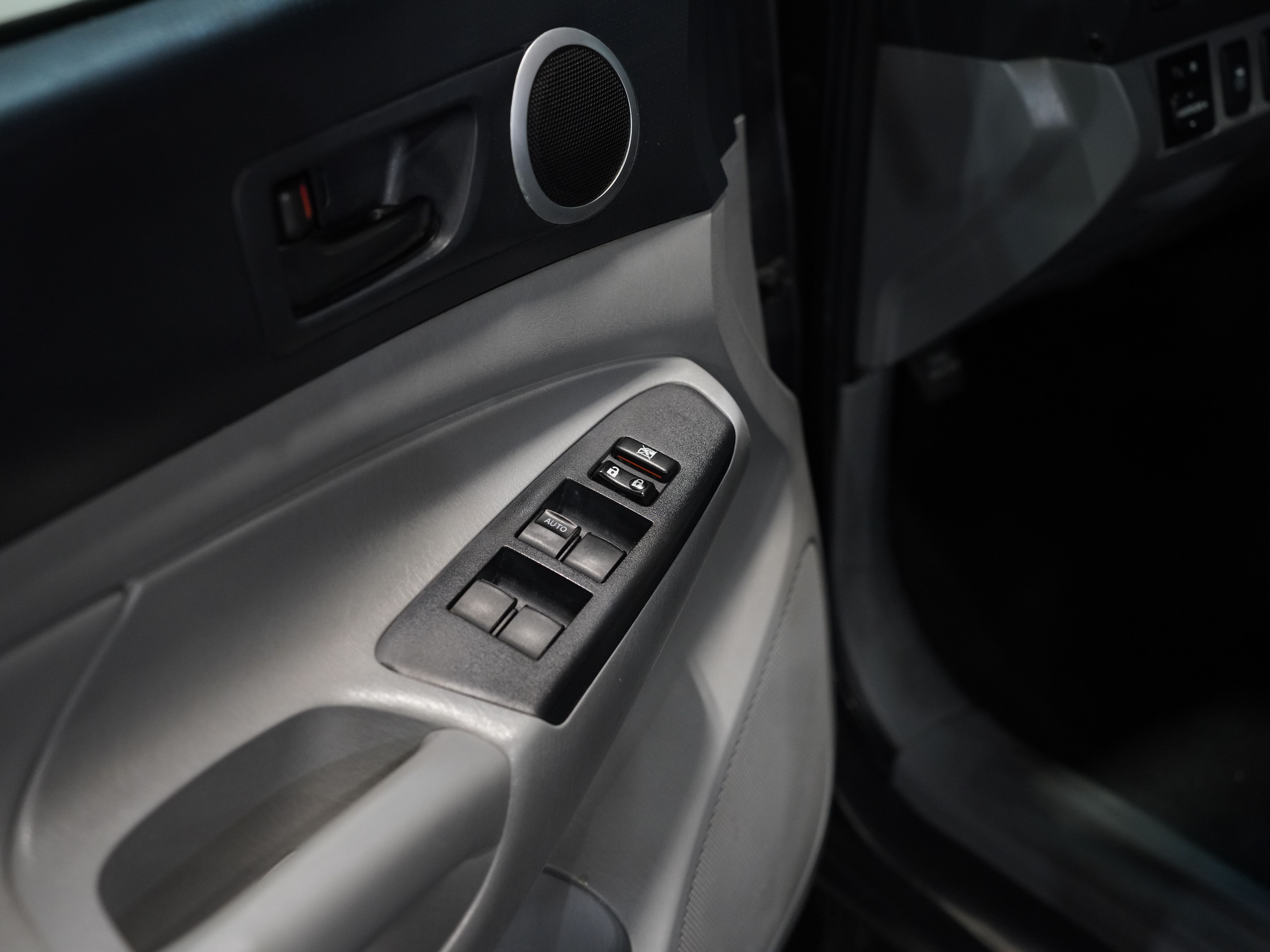 GRAY, 2013 TOYOTA TACOMA DOUBLE CAB Image 22