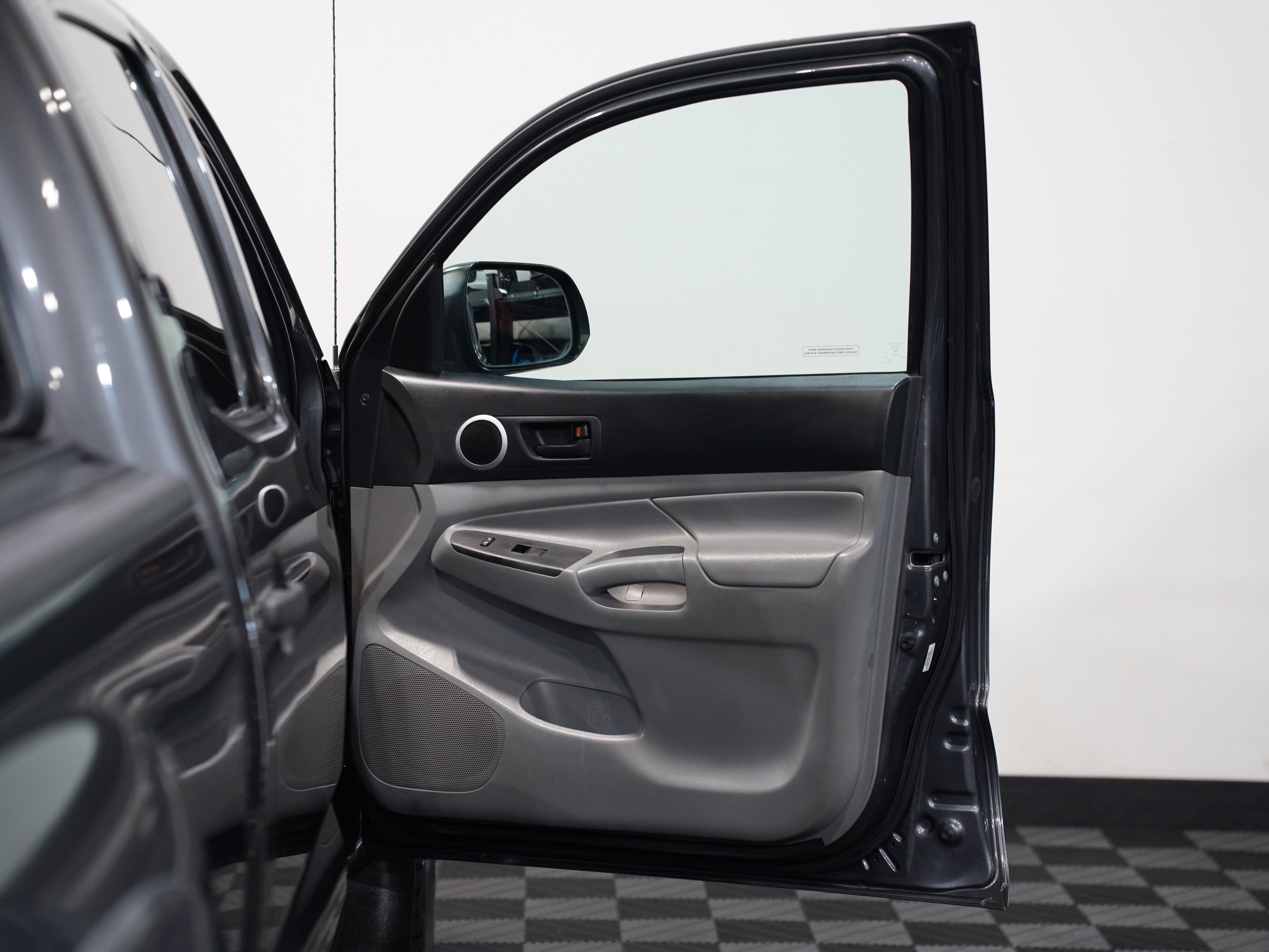 GRAY, 2013 TOYOTA TACOMA DOUBLE CAB Image 23