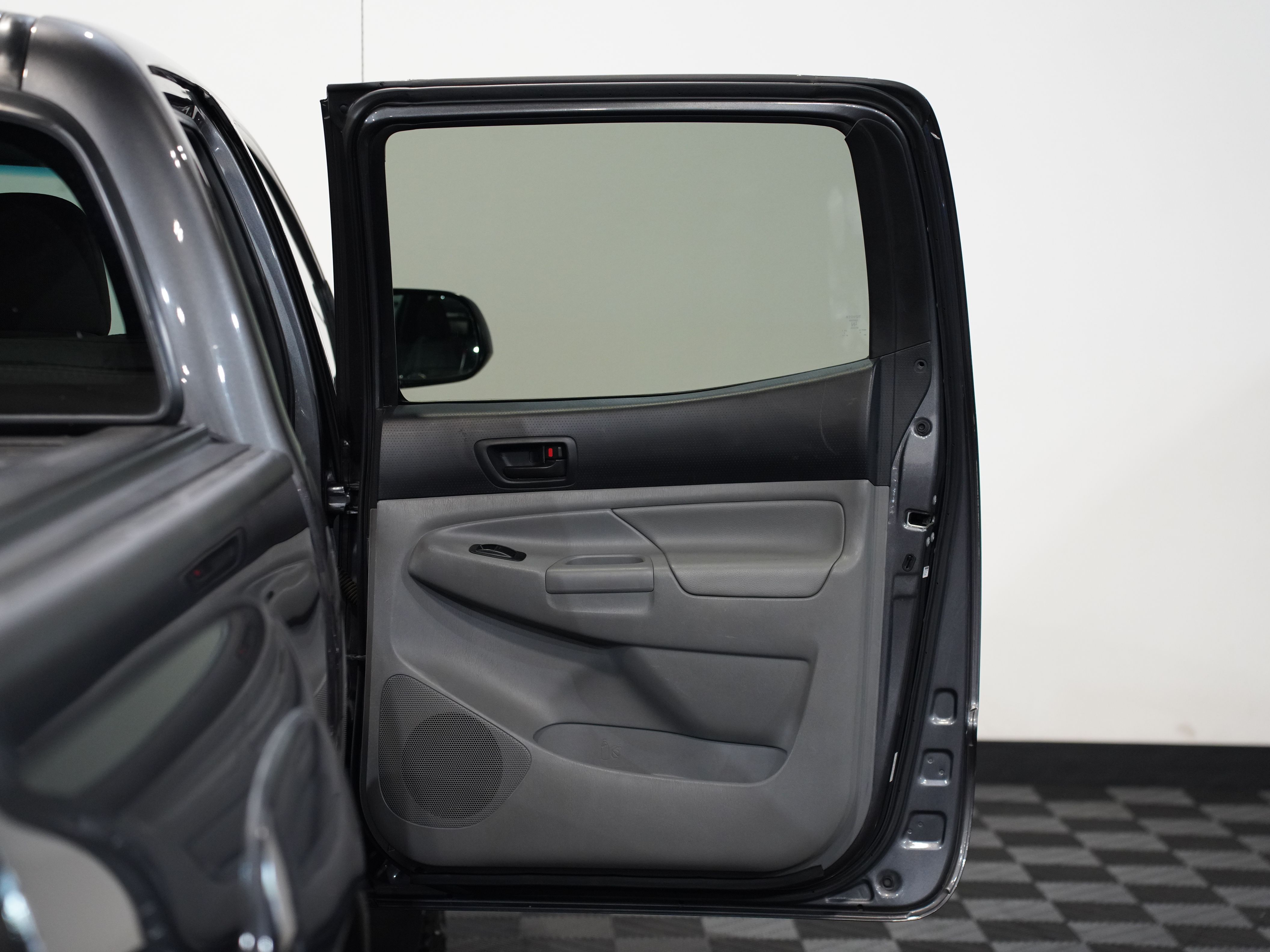 GRAY, 2013 TOYOTA TACOMA DOUBLE CAB Image 27