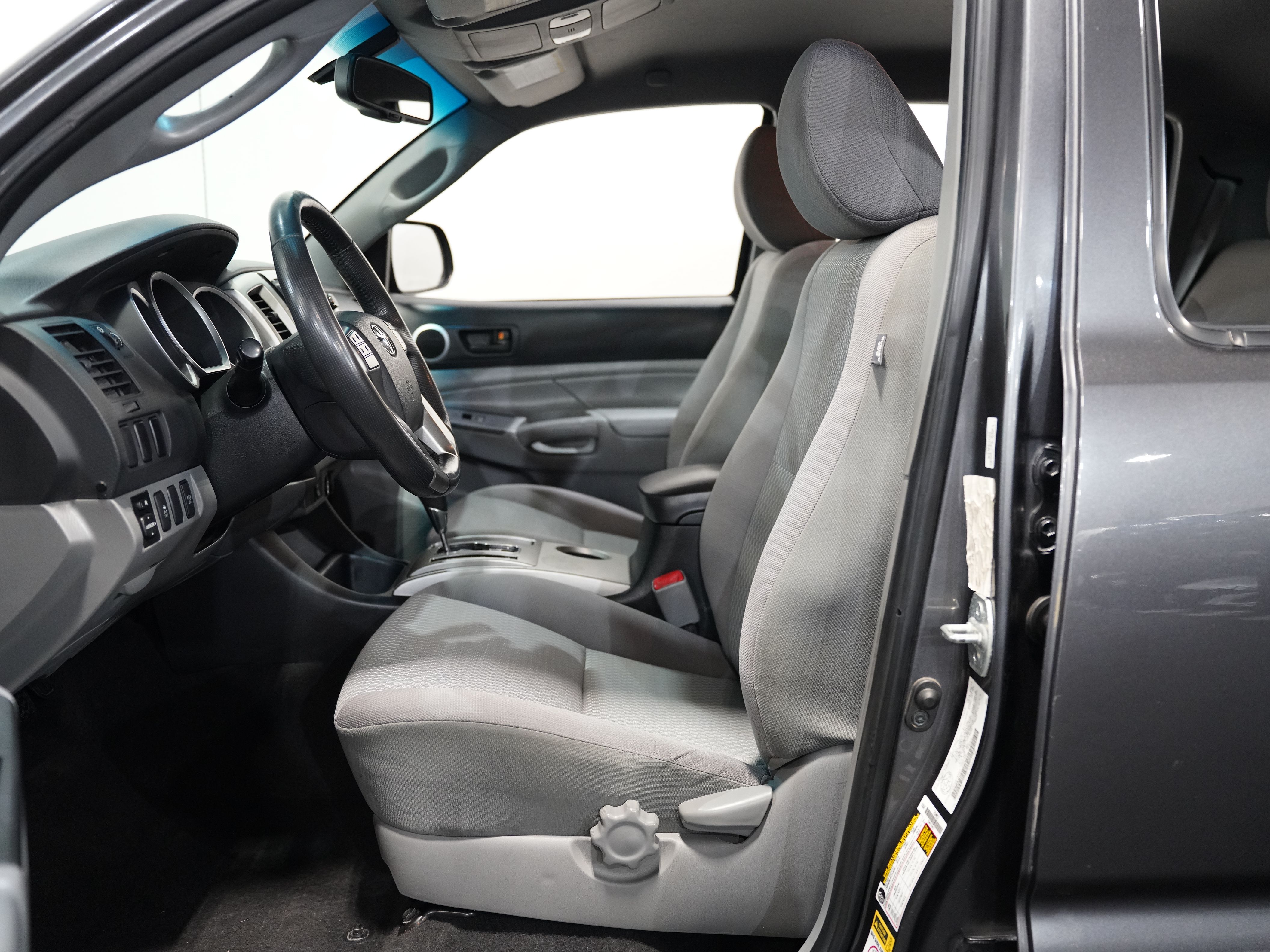 GRAY, 2013 TOYOTA TACOMA DOUBLE CAB Image 30