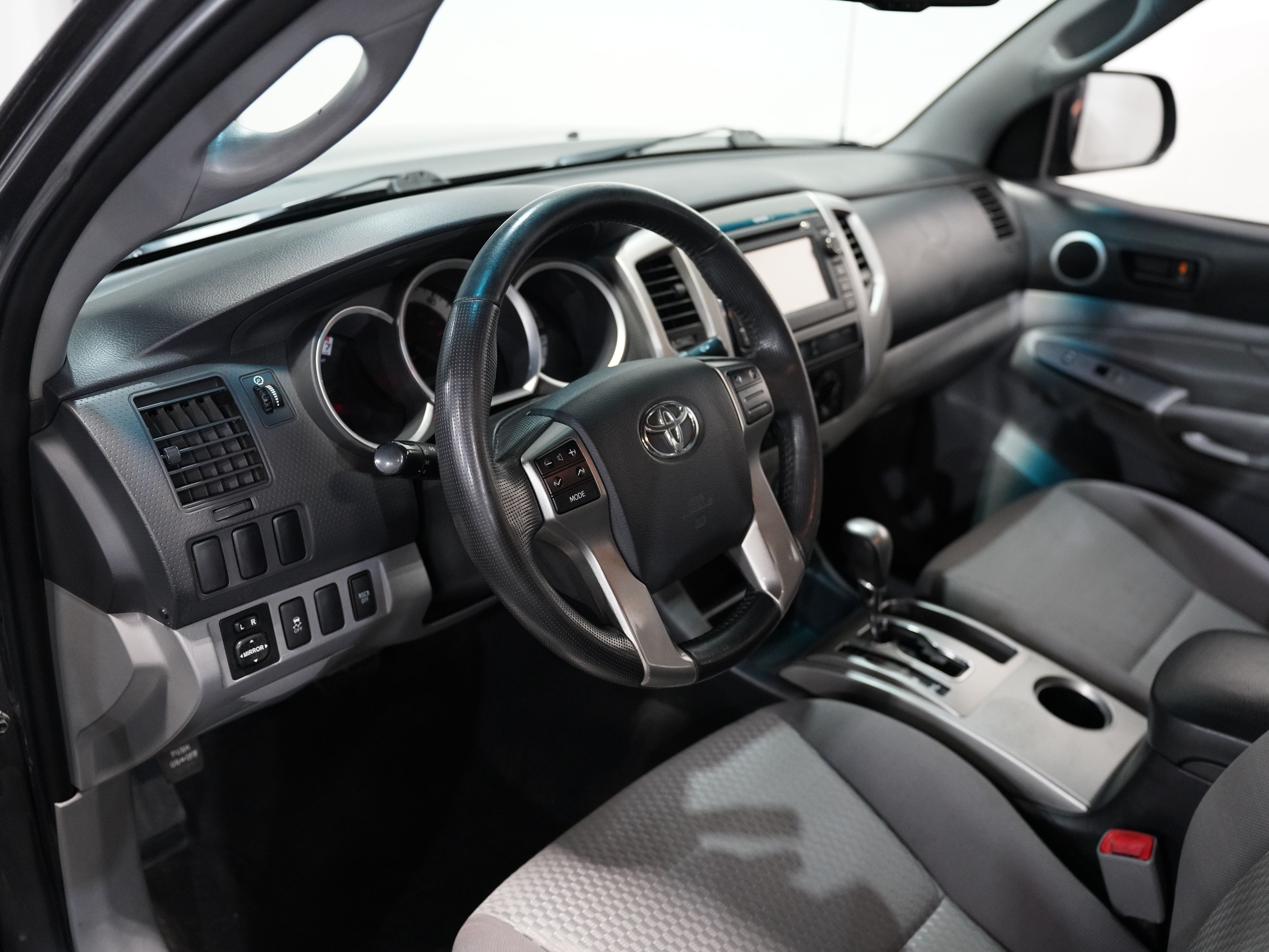 GRAY, 2013 TOYOTA TACOMA DOUBLE CAB Image 31