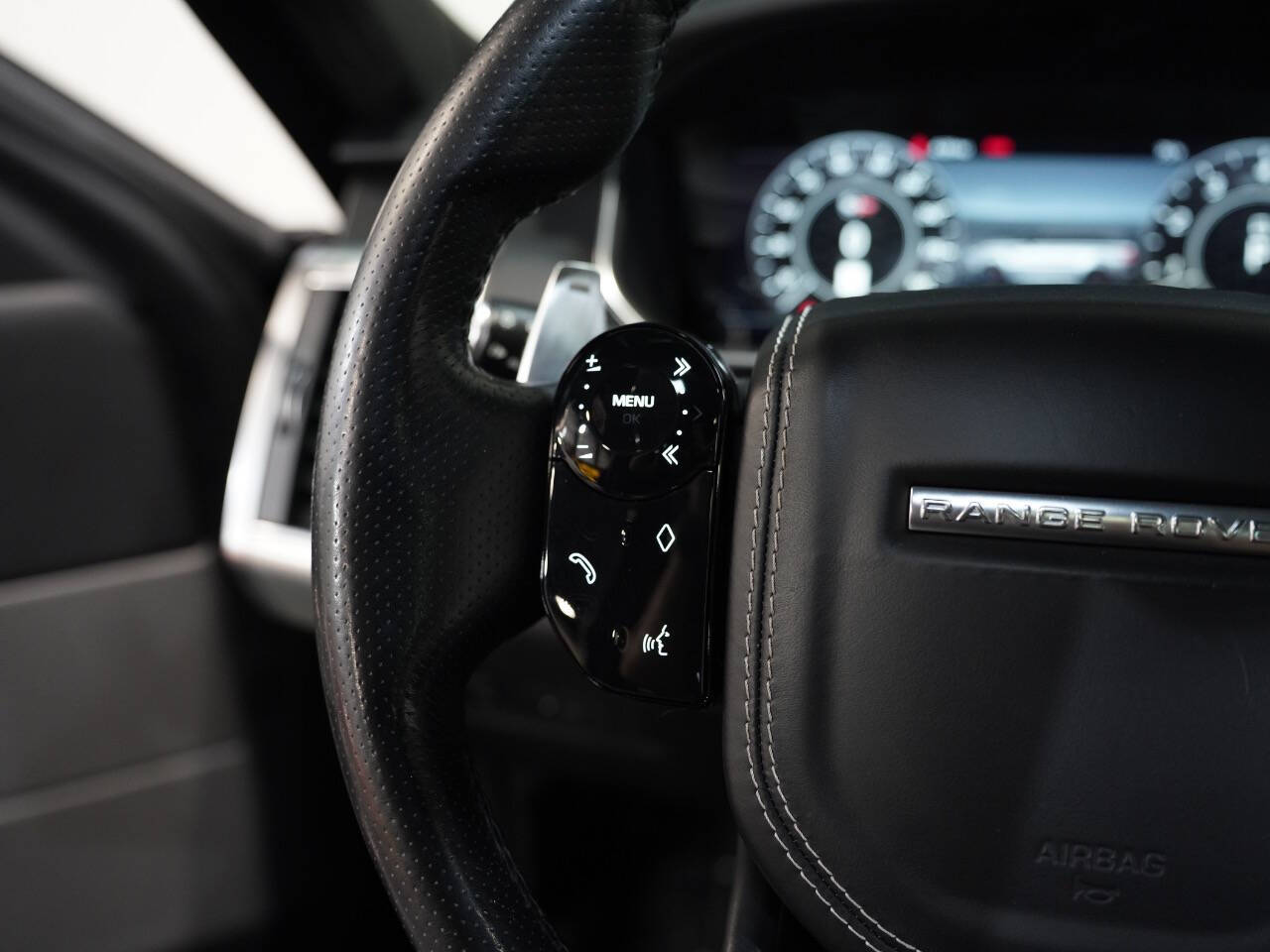 LIGURIAN BLACK W/SVO PREMIUM PALETTE BLACK ULTRA M, 2019 LAND ROVER RANGE ROVER SPORT Image 44