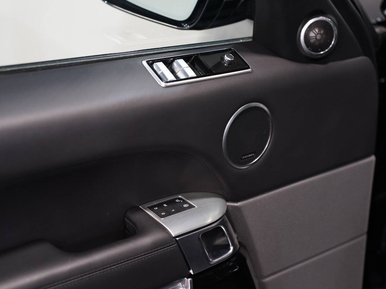 LIGURIAN BLACK W/SVO PREMIUM PALETTE BLACK ULTRA M, 2019 LAND ROVER RANGE ROVER SPORT Image 23