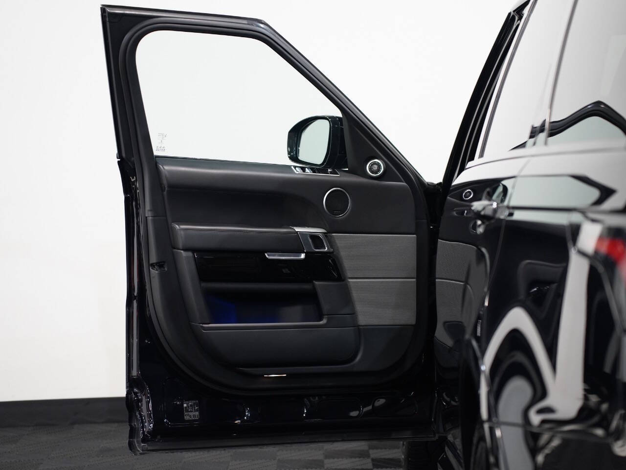 LIGURIAN BLACK W/SVO PREMIUM PALETTE BLACK ULTRA M, 2019 LAND ROVER RANGE ROVER SPORT Image 22
