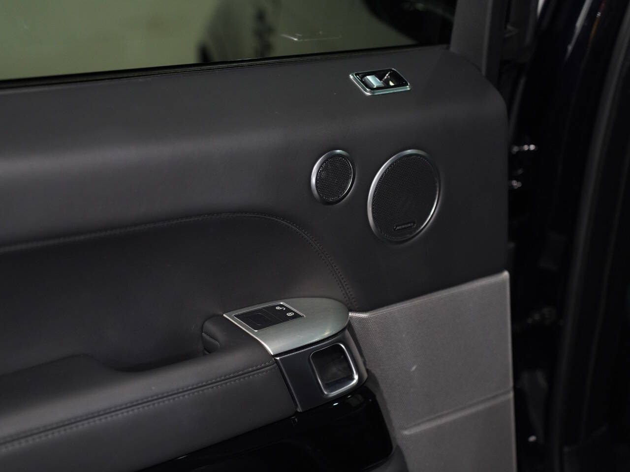 LIGURIAN BLACK W/SVO PREMIUM PALETTE BLACK ULTRA M, 2019 LAND ROVER RANGE ROVER SPORT Image 29