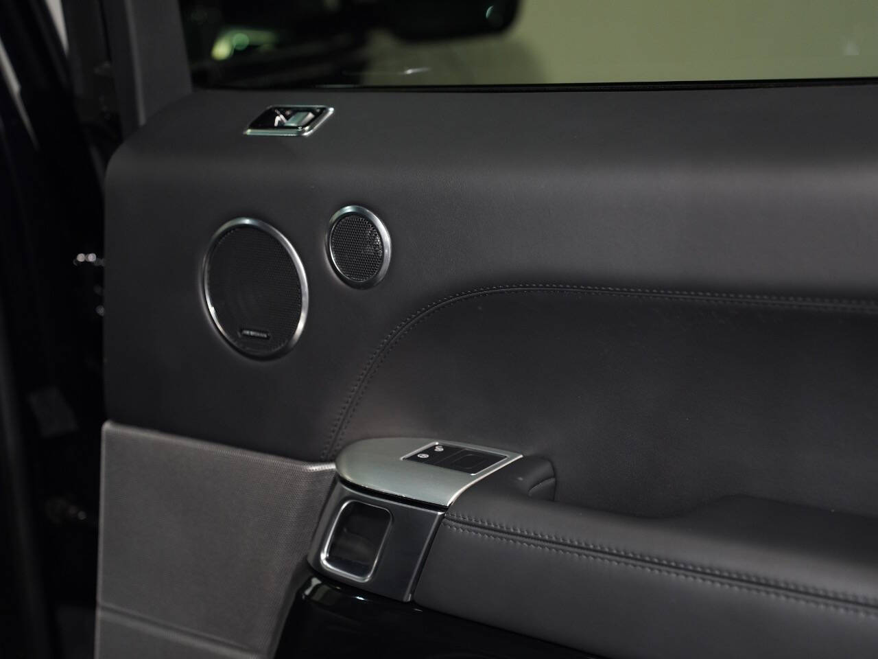 LIGURIAN BLACK W/SVO PREMIUM PALETTE BLACK ULTRA M, 2019 LAND ROVER RANGE ROVER SPORT Image 27