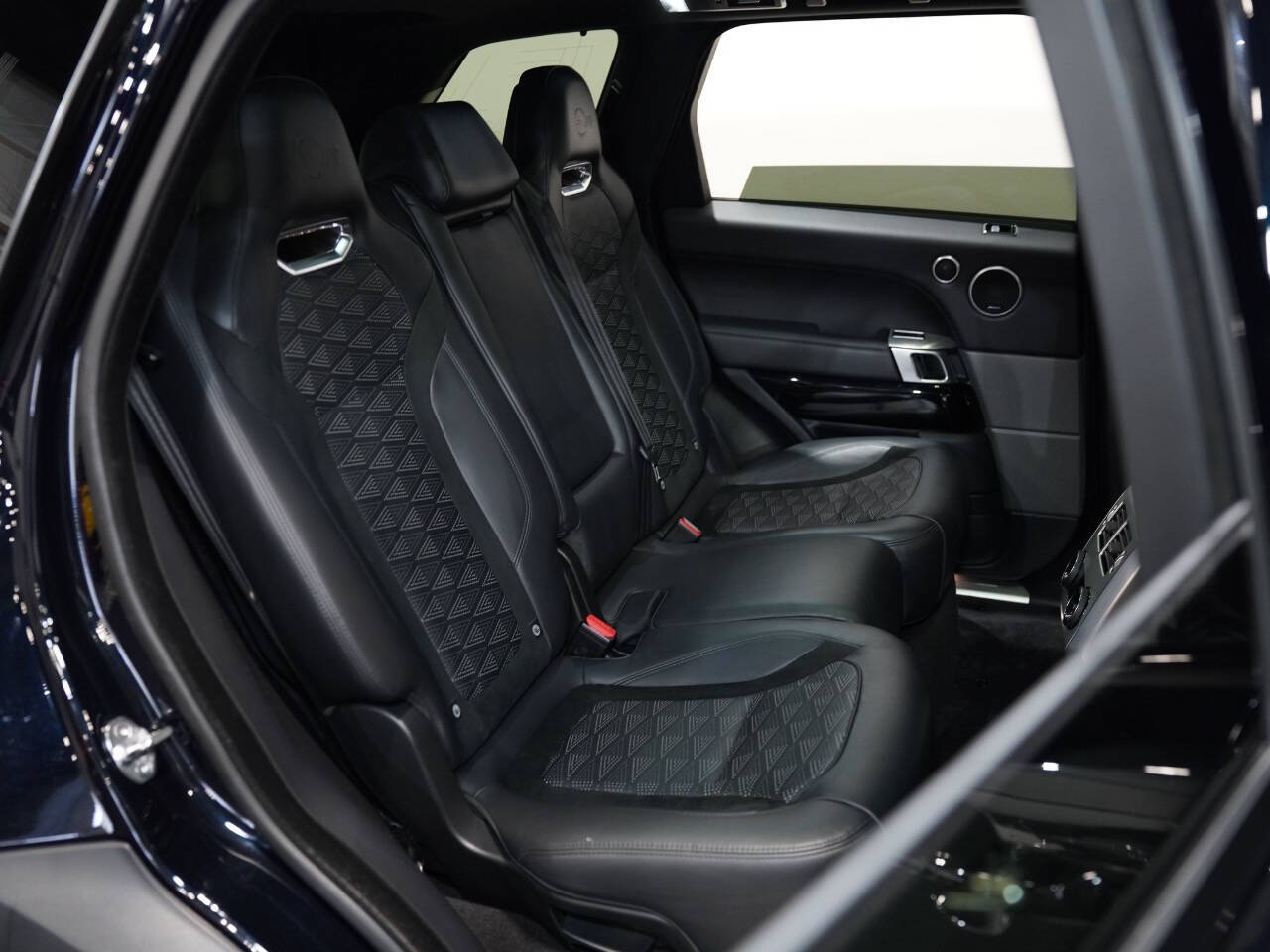 LIGURIAN BLACK W/SVO PREMIUM PALETTE BLACK ULTRA M, 2019 LAND ROVER RANGE ROVER SPORT Image 40
