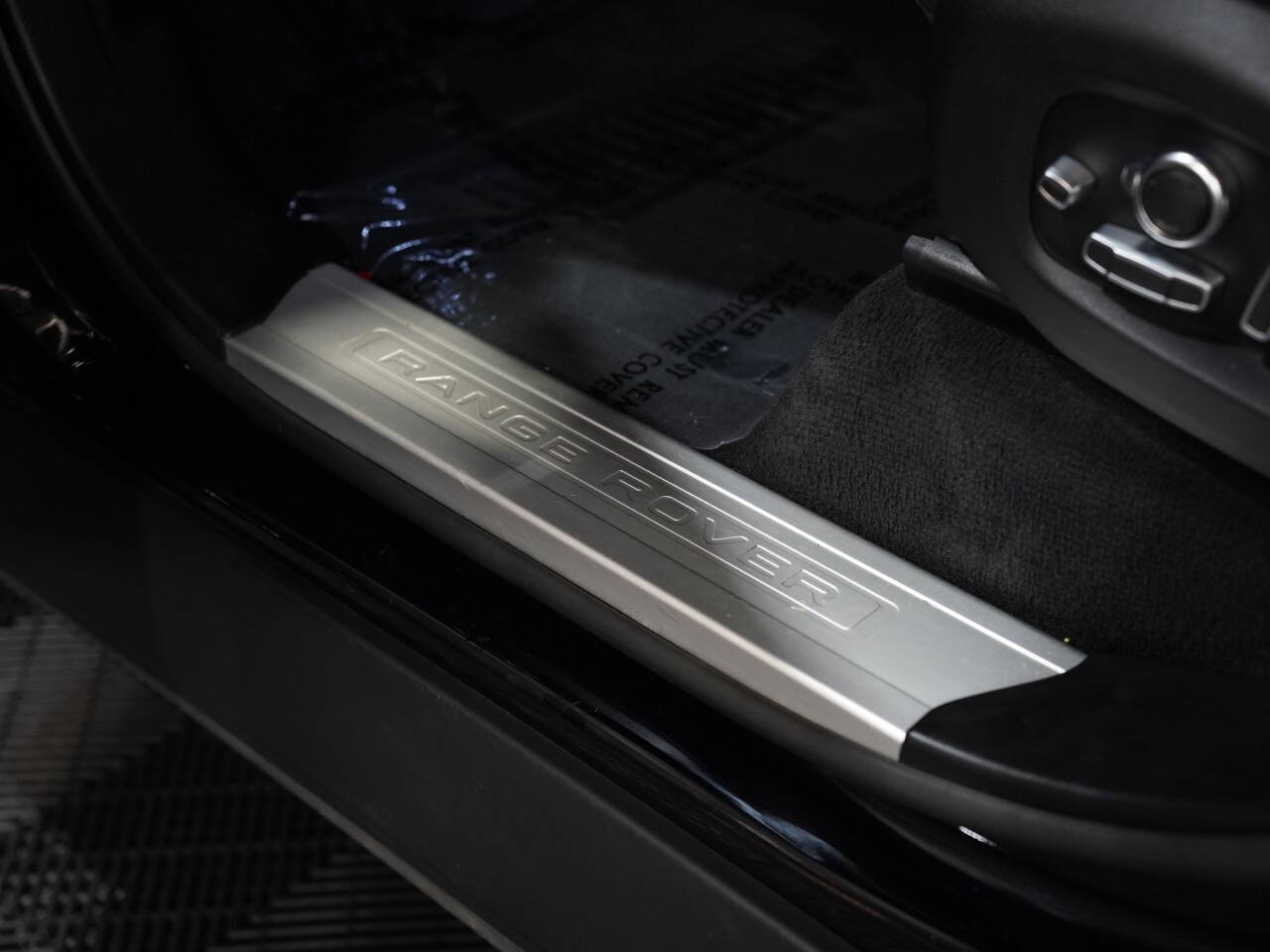 LIGURIAN BLACK W/SVO PREMIUM PALETTE BLACK ULTRA M, 2019 LAND ROVER RANGE ROVER SPORT Image 30