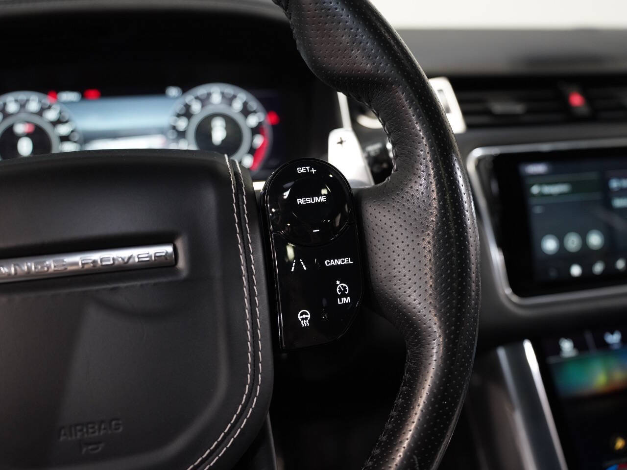 LIGURIAN BLACK W/SVO PREMIUM PALETTE BLACK ULTRA M, 2019 LAND ROVER RANGE ROVER SPORT Image 45