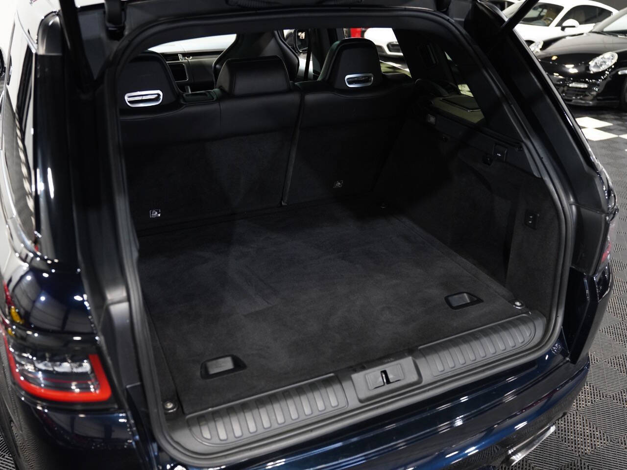 LIGURIAN BLACK W/SVO PREMIUM PALETTE BLACK ULTRA M, 2019 LAND ROVER RANGE ROVER SPORT Image 57