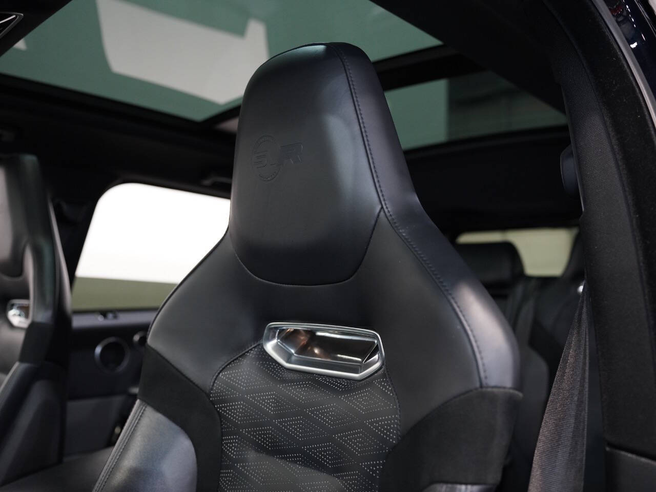 LIGURIAN BLACK W/SVO PREMIUM PALETTE BLACK ULTRA M, 2019 LAND ROVER RANGE ROVER SPORT Image 31