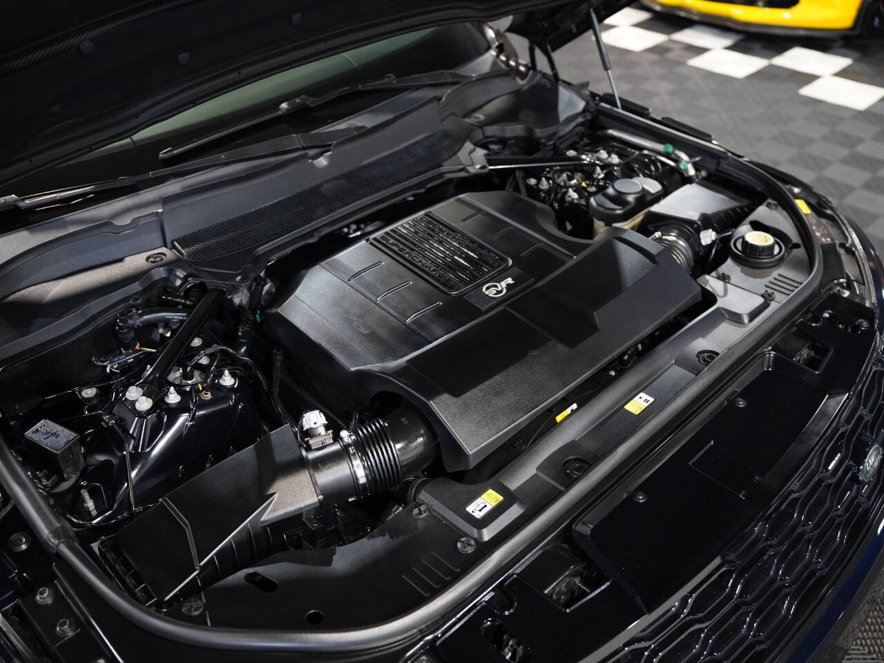 LIGURIAN BLACK W/SVO PREMIUM PALETTE BLACK ULTRA M, 2019 LAND ROVER RANGE ROVER SPORT Image 53