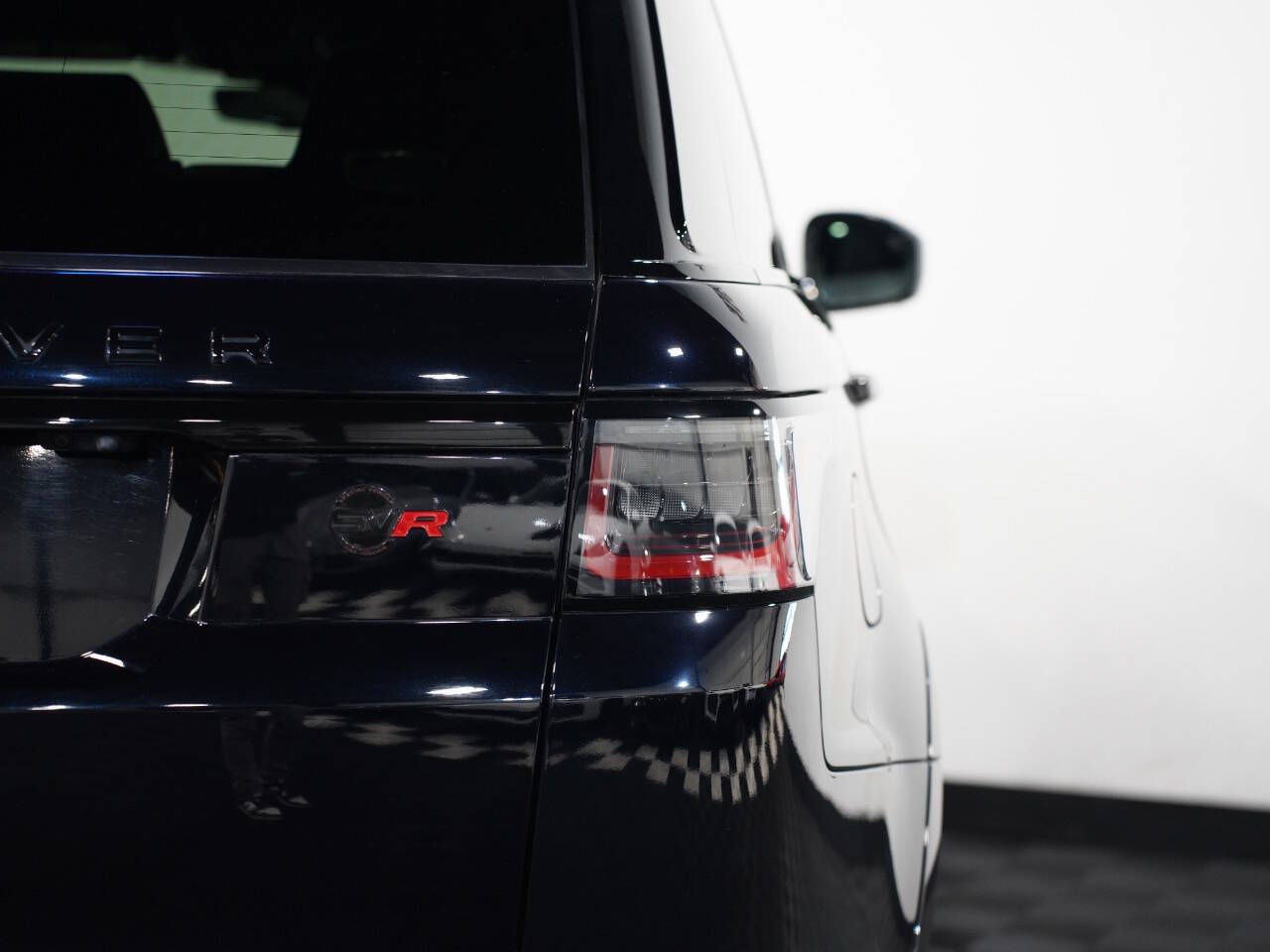 LIGURIAN BLACK W/SVO PREMIUM PALETTE BLACK ULTRA M, 2019 LAND ROVER RANGE ROVER SPORT Image 18