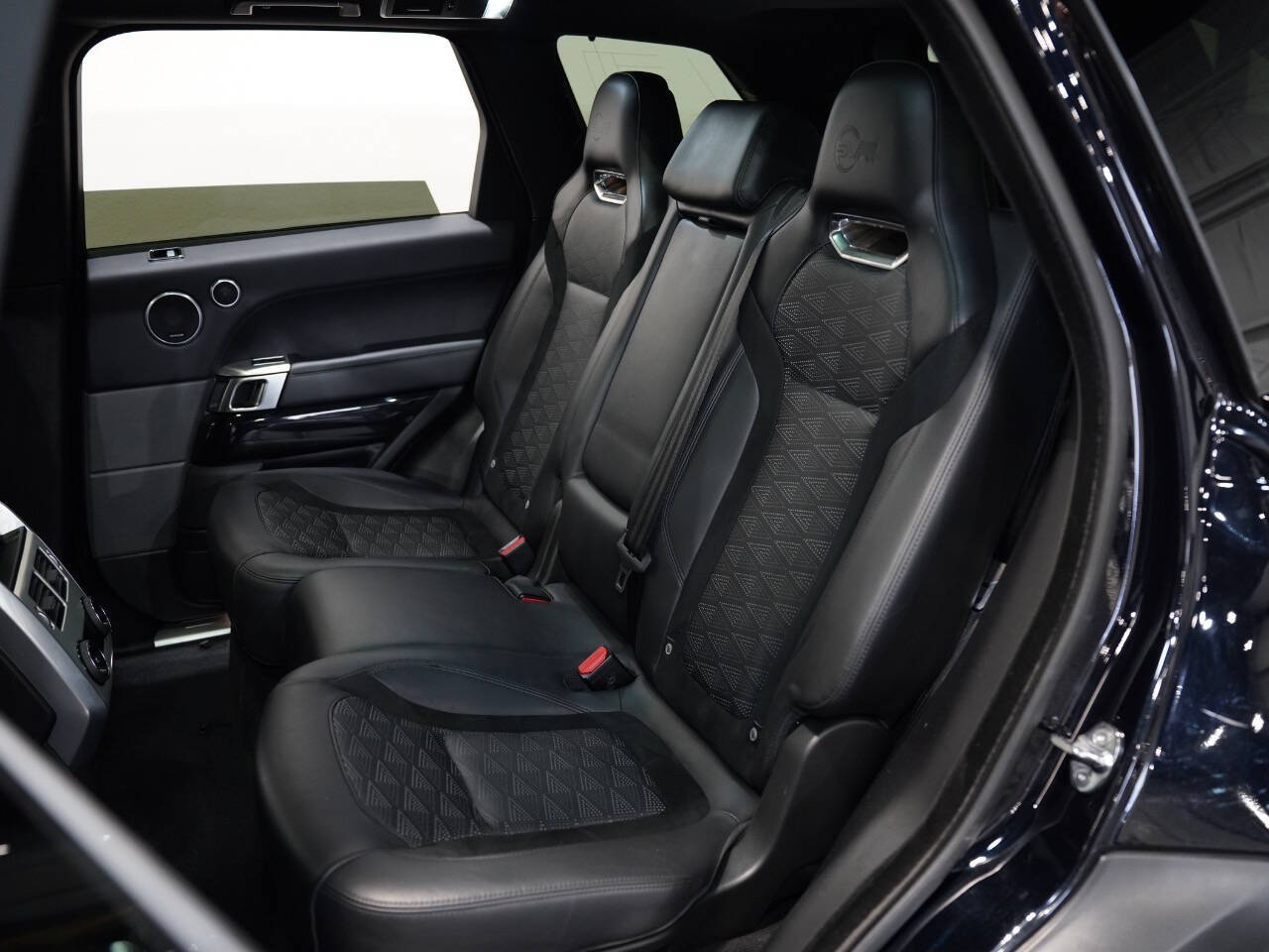 LIGURIAN BLACK W/SVO PREMIUM PALETTE BLACK ULTRA M, 2019 LAND ROVER RANGE ROVER SPORT Image 38