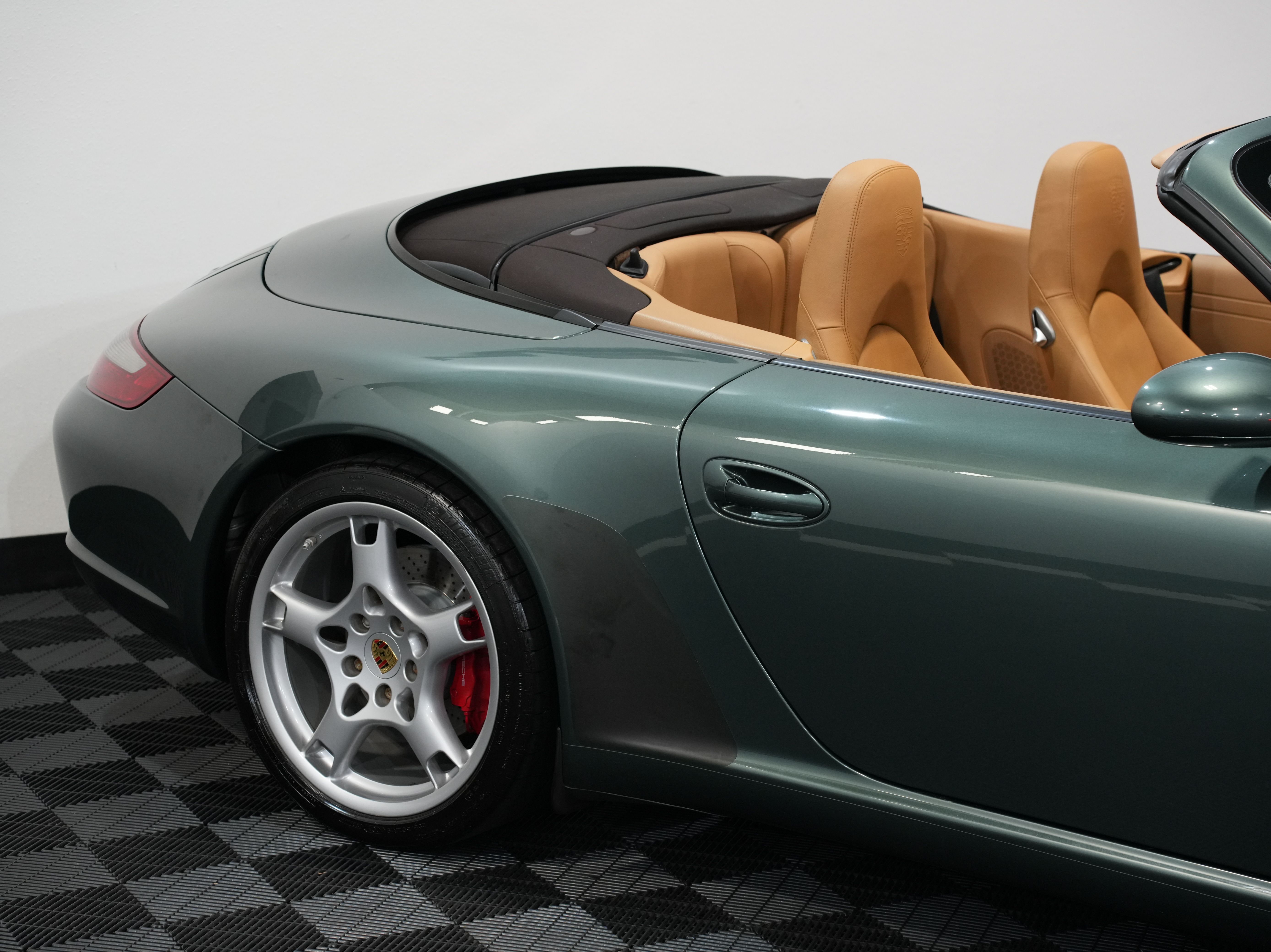 GREEN, 2008 PORSCHE 911 Image 14