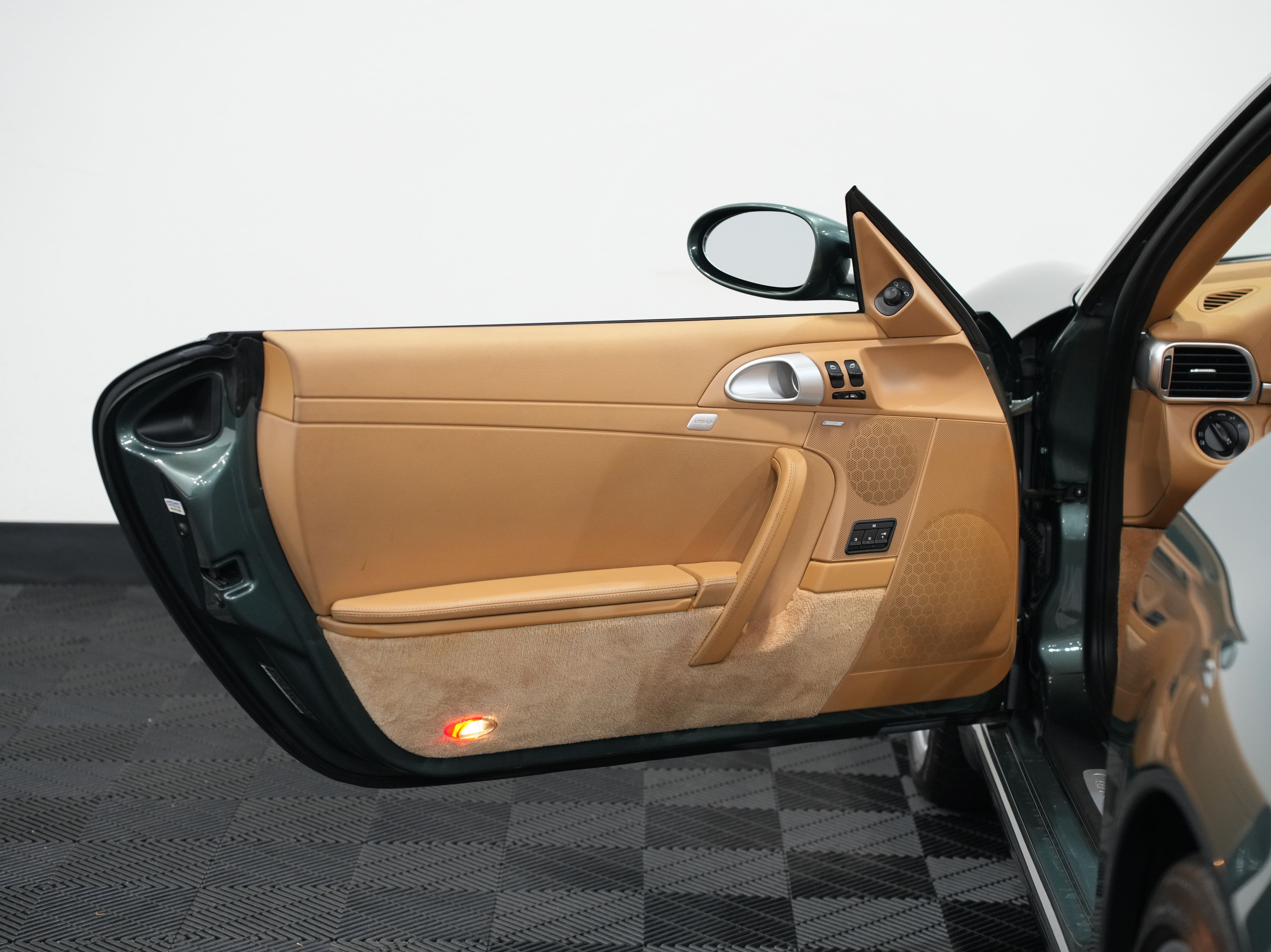 GREEN, 2008 PORSCHE 911 Image 23
