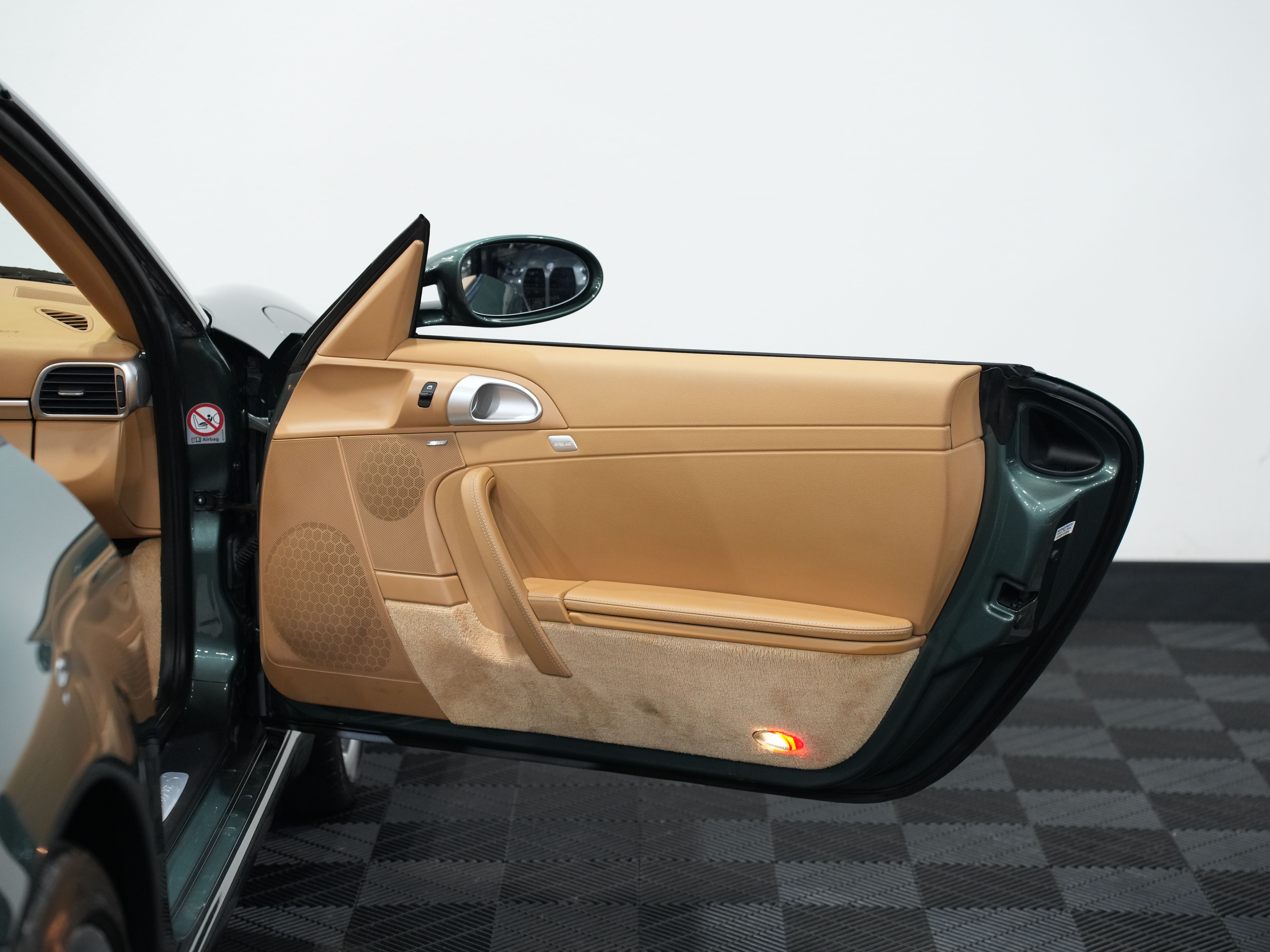 GREEN, 2008 PORSCHE 911 Image 25