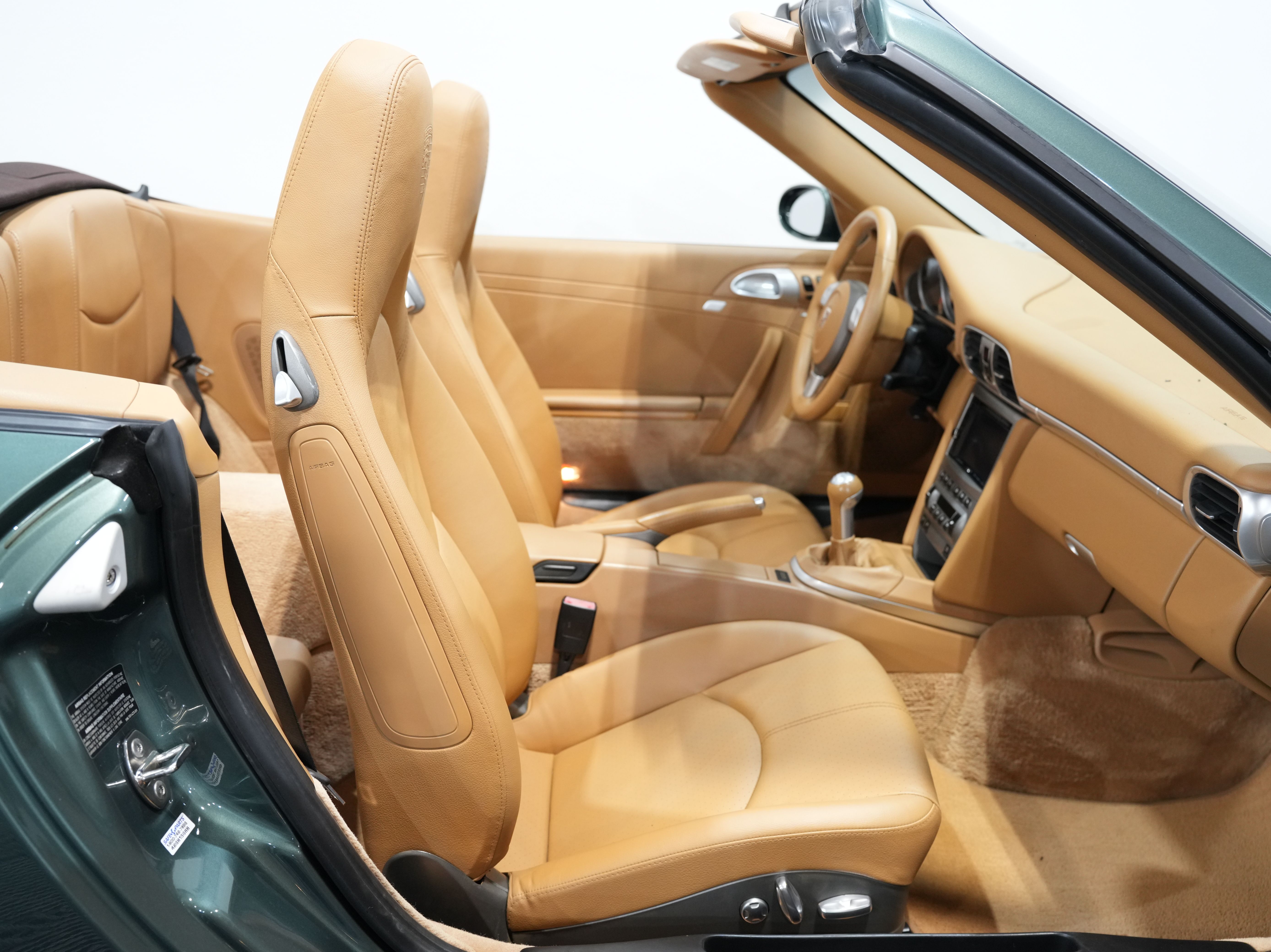 GREEN, 2008 PORSCHE 911 Image 32