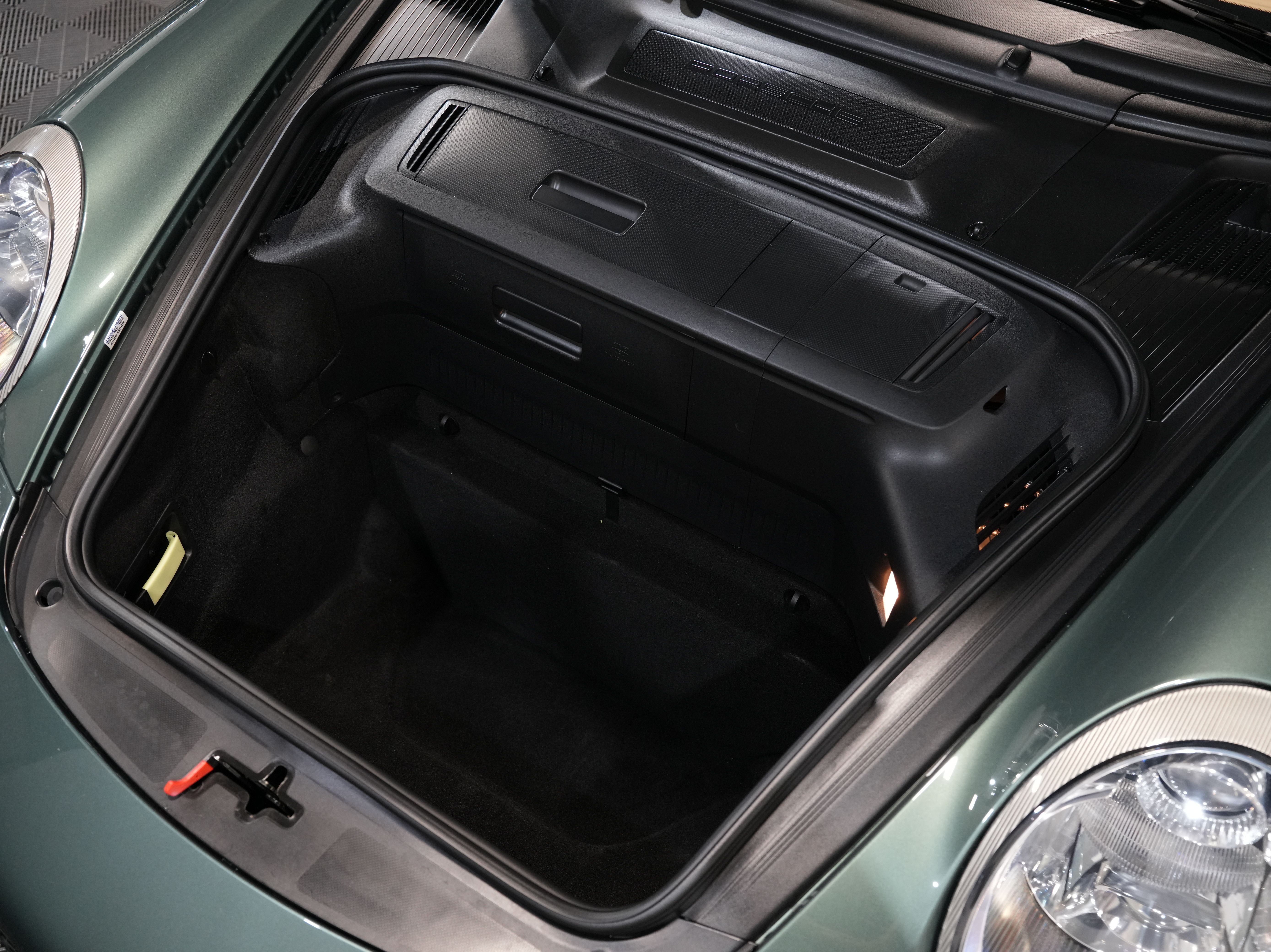 GREEN, 2008 PORSCHE 911 Image 44
