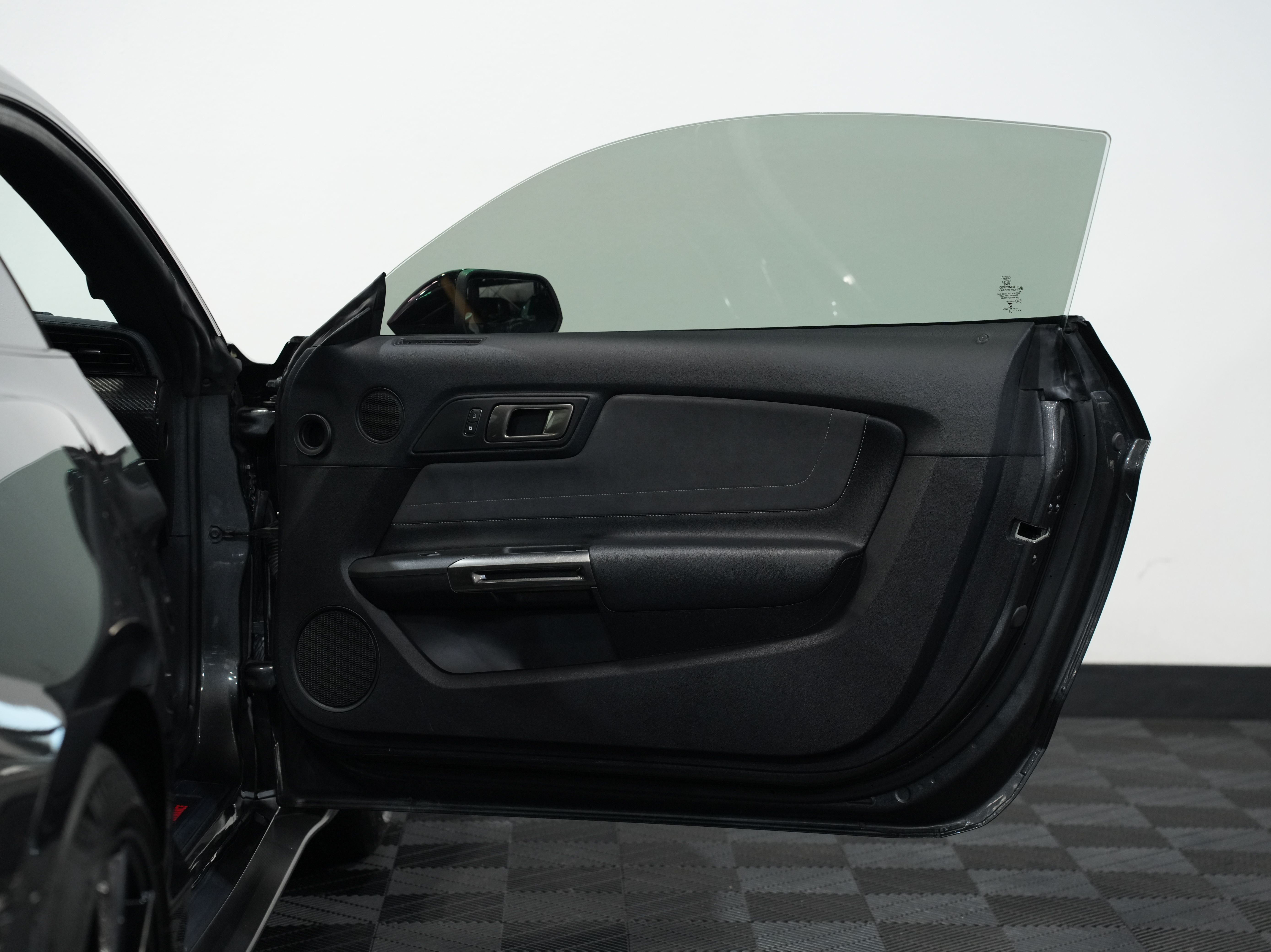 GRAY, 2019 FORD MUSTANG Image 28