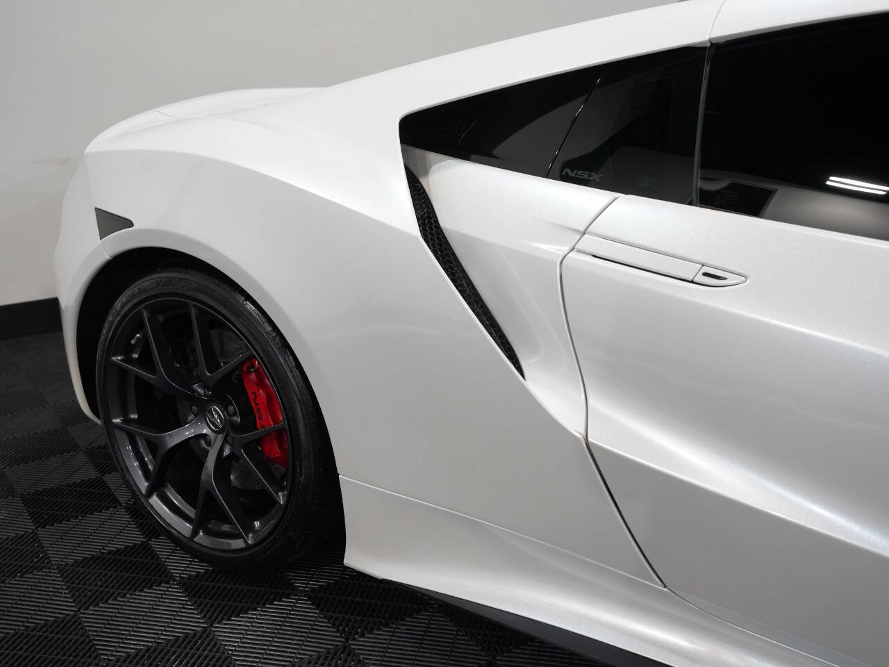SOURCE SILVER METALLIC, 2017 ACURA NSX Image 14