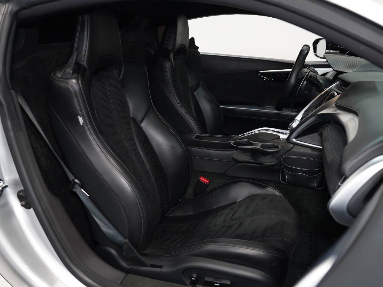SOURCE SILVER METALLIC, 2017 ACURA NSX Image 31