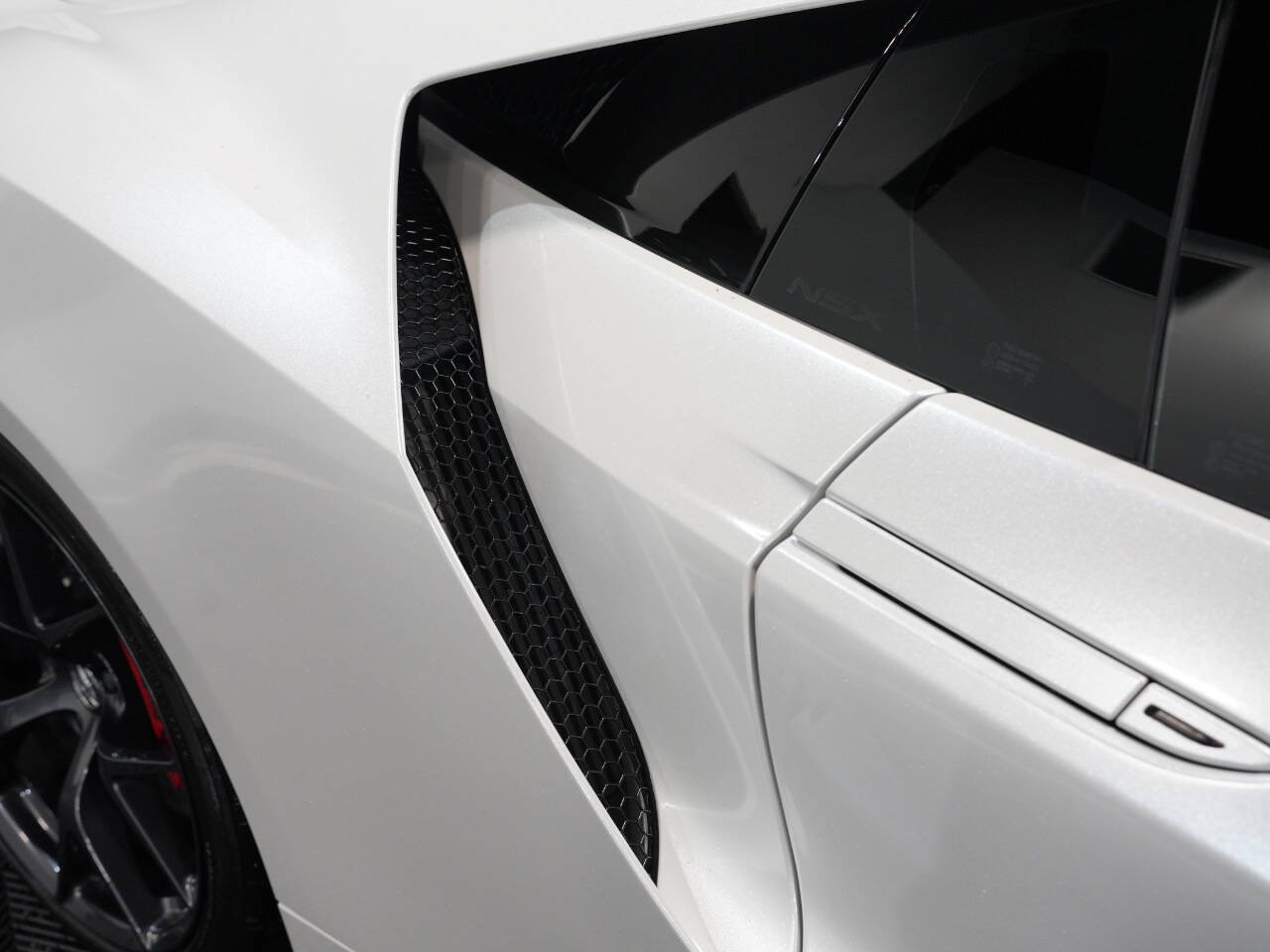SOURCE SILVER METALLIC, 2017 ACURA NSX Image 15
