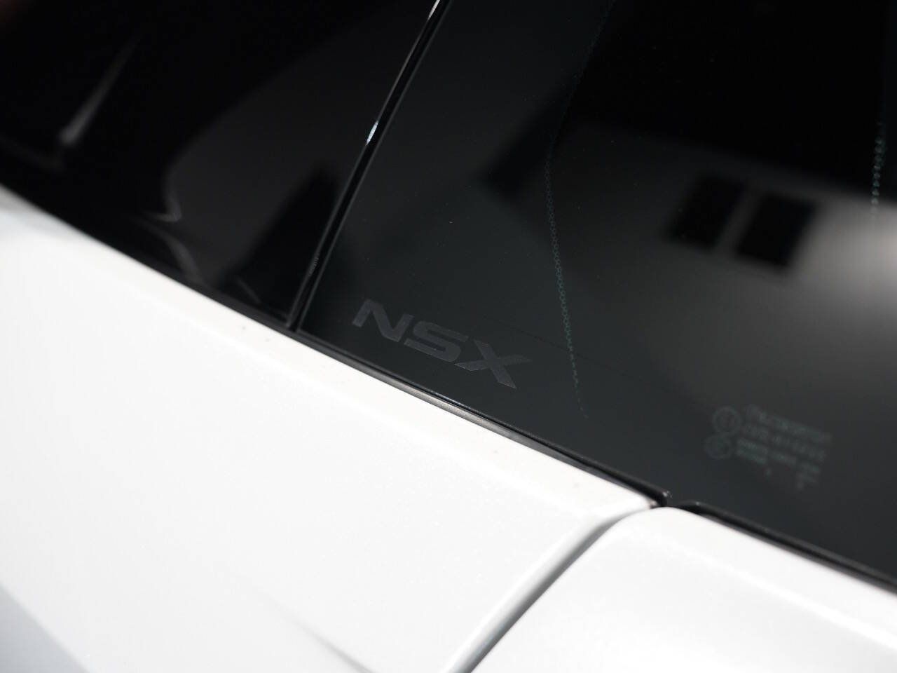 SOURCE SILVER METALLIC, 2017 ACURA NSX Image 16