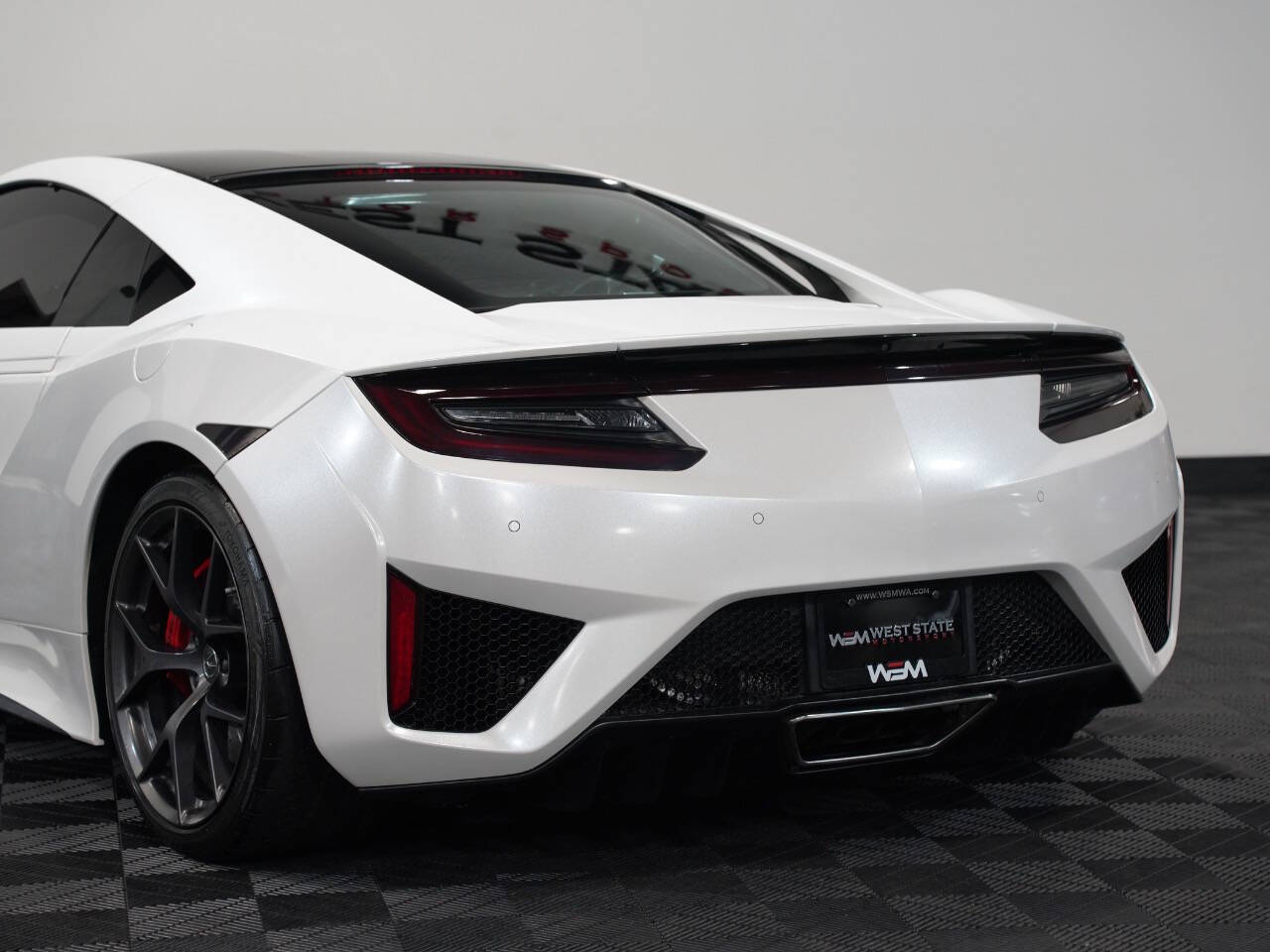 SOURCE SILVER METALLIC, 2017 ACURA NSX Image 18