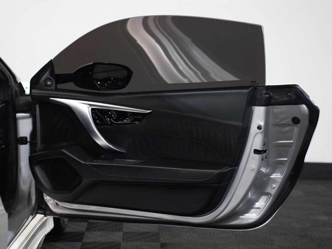 SOURCE SILVER METALLIC, 2017 ACURA NSX Image 26