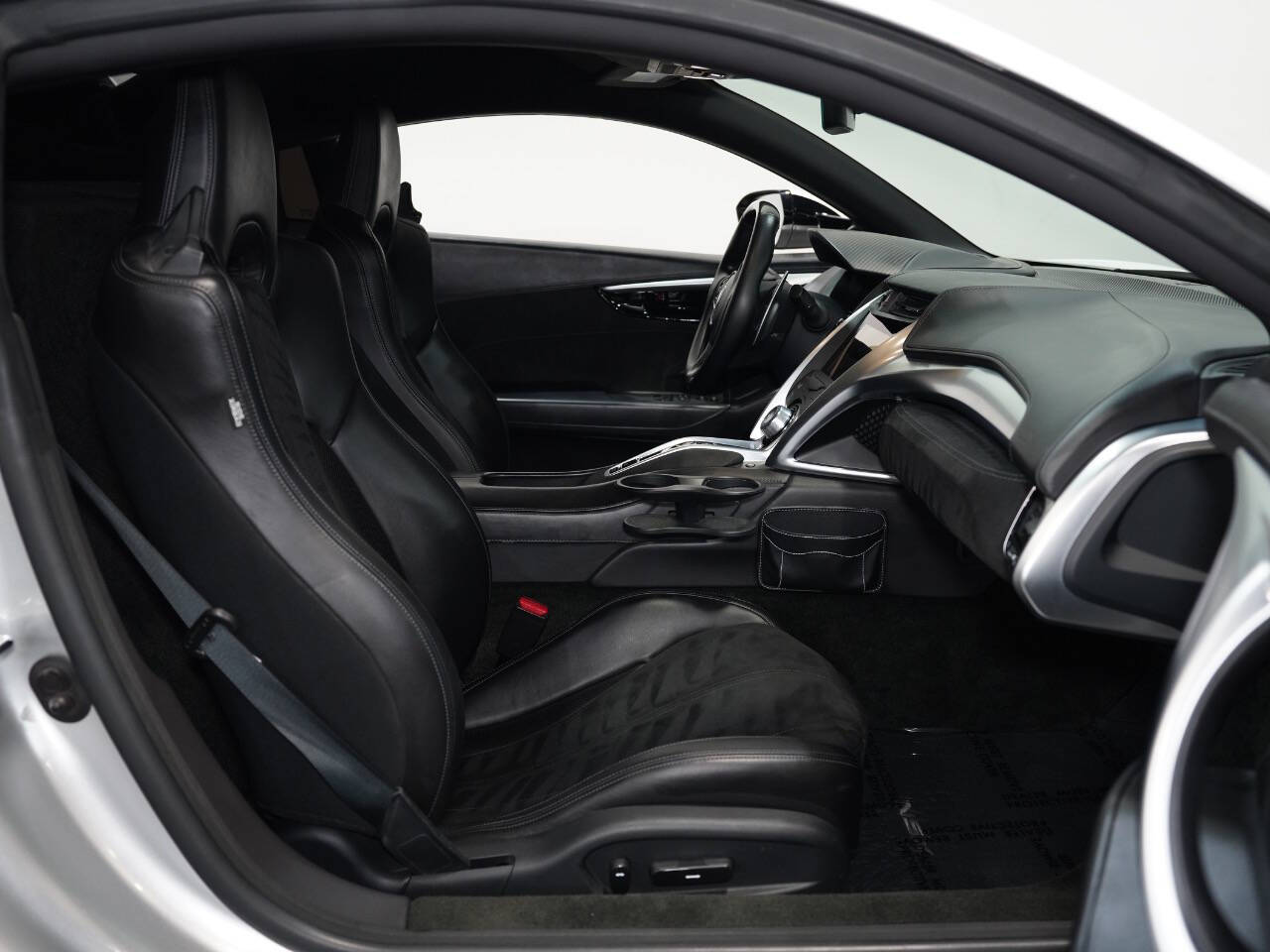 SOURCE SILVER METALLIC, 2017 ACURA NSX Image 32