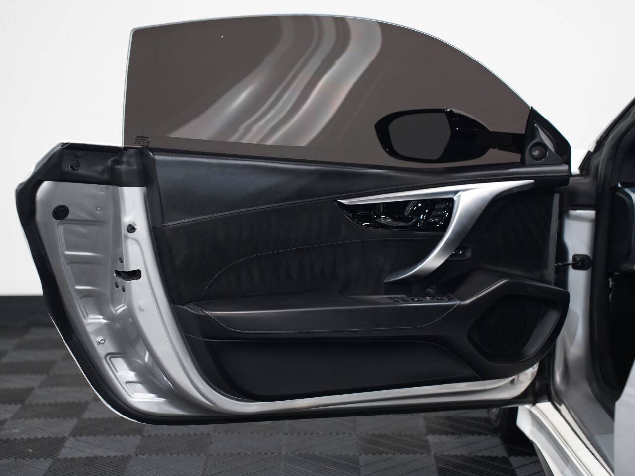 SOURCE SILVER METALLIC, 2017 ACURA NSX Image 24
