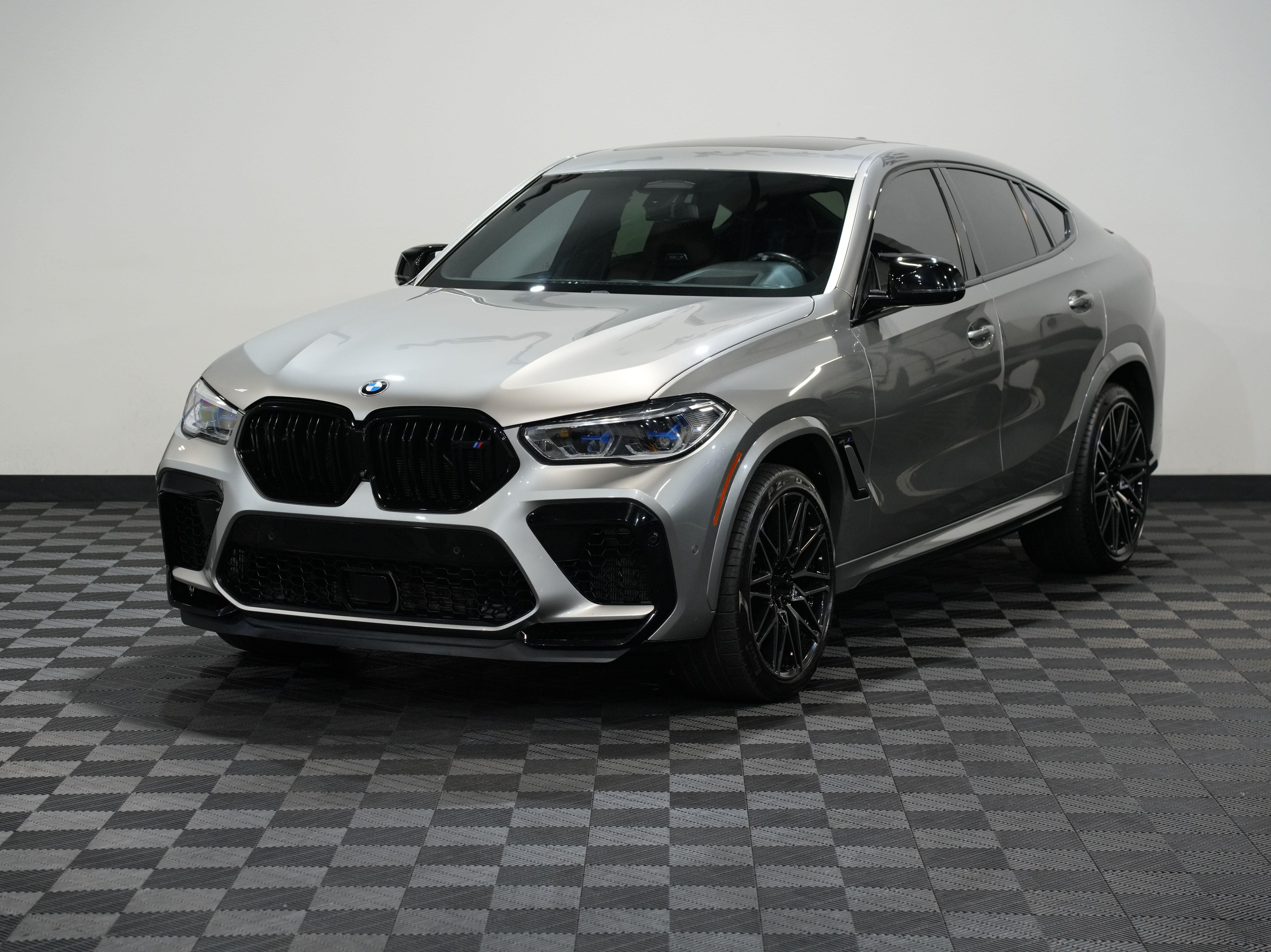 GRAY, 2020 BMW X6 M Image 3