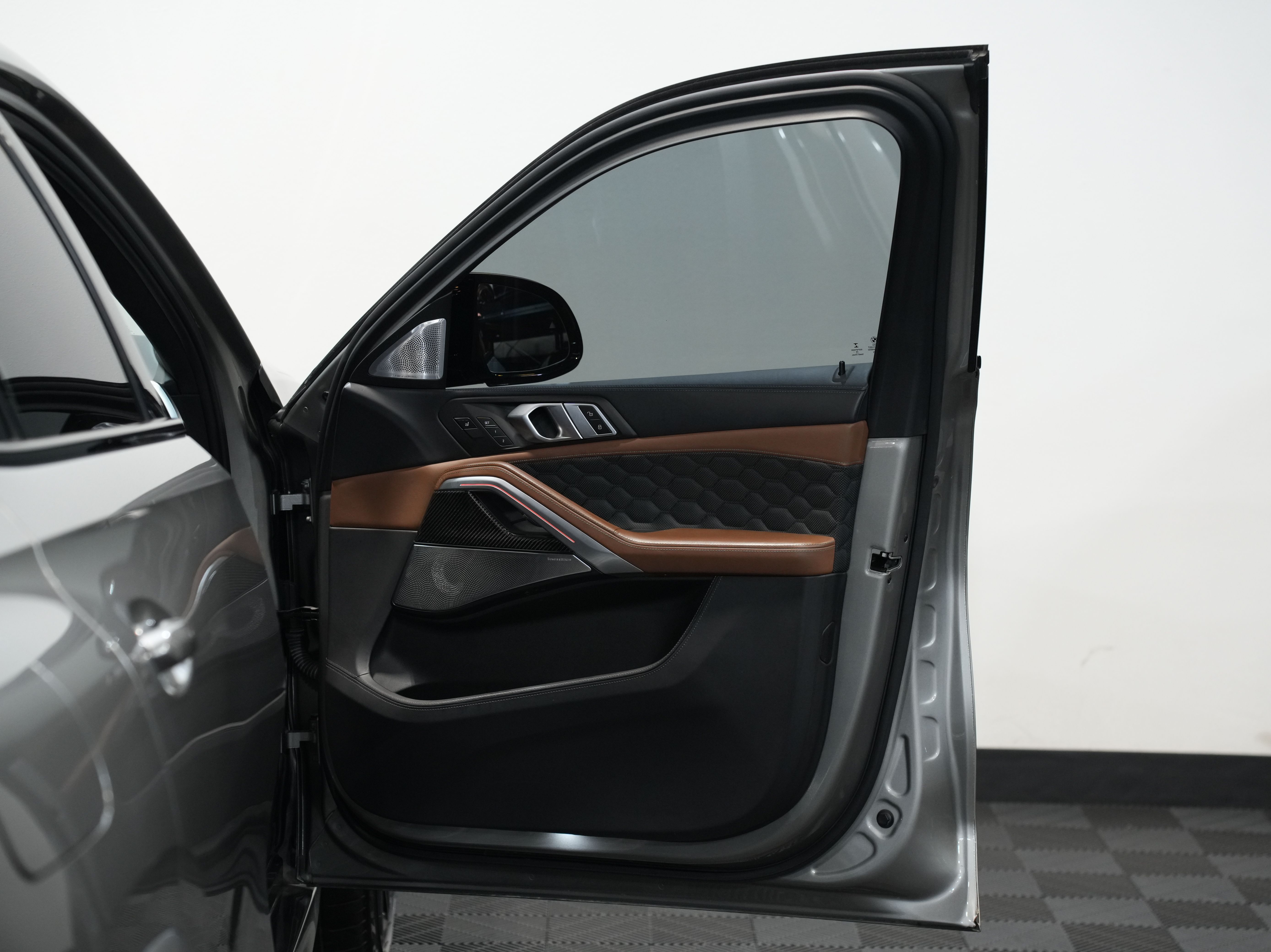 GRAY, 2020 BMW X6 M Image 26