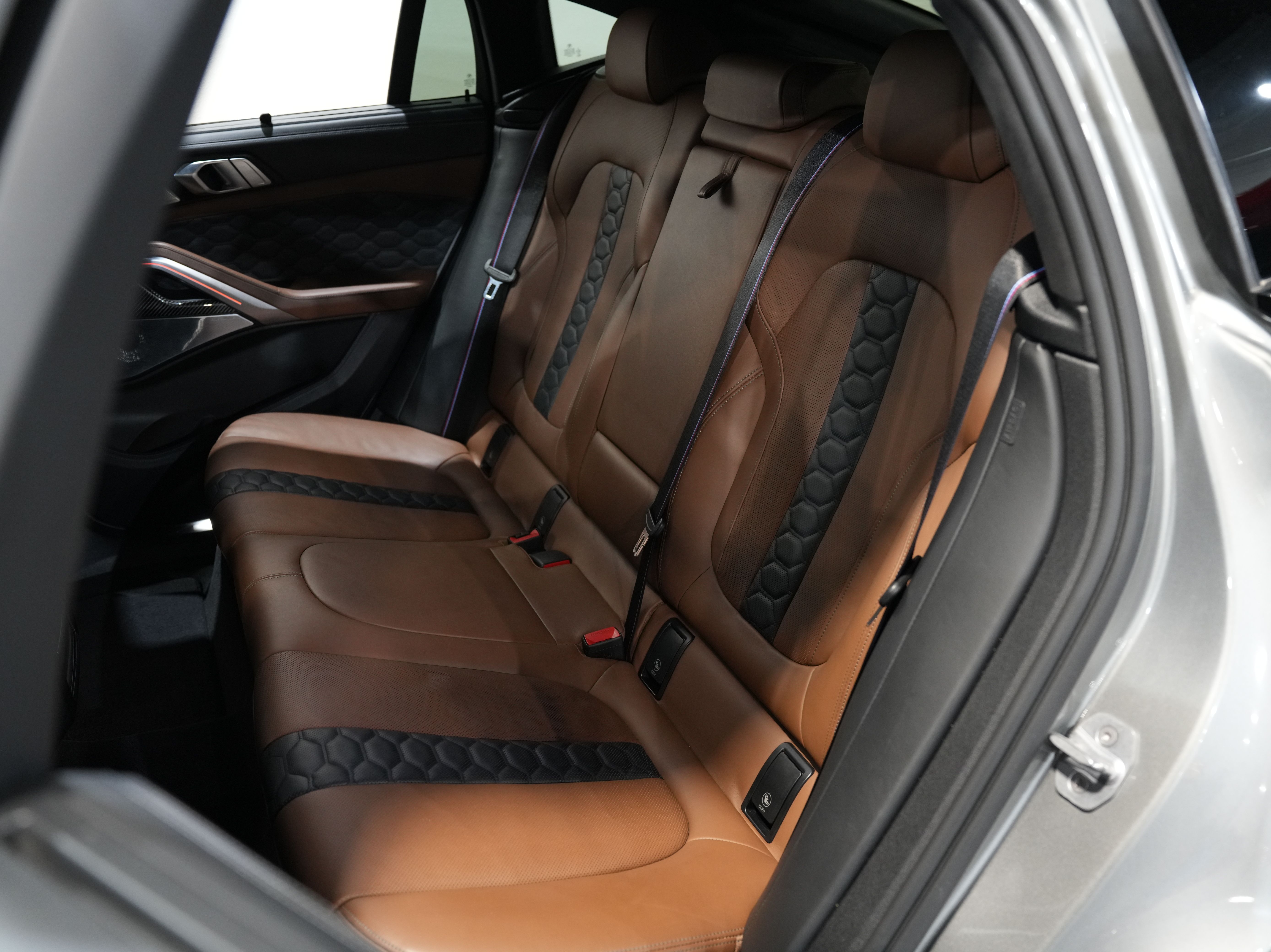 GRAY, 2020 BMW X6 M Image 40