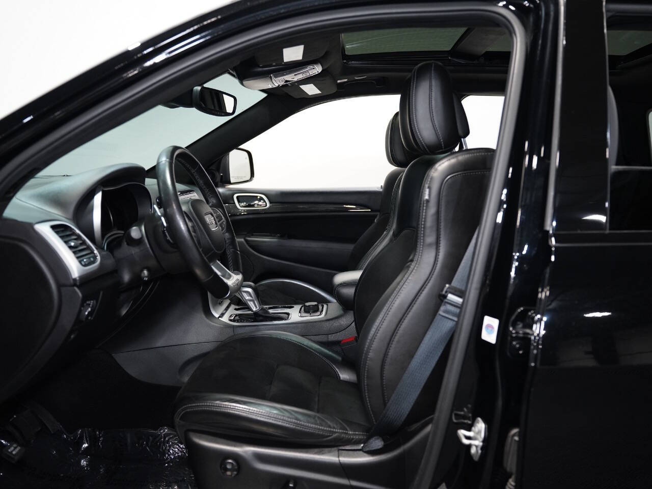 DIAMOND BLACK CRYSTAL PEARL, 2020 JEEP GRAND CHEROKEE Image 32
