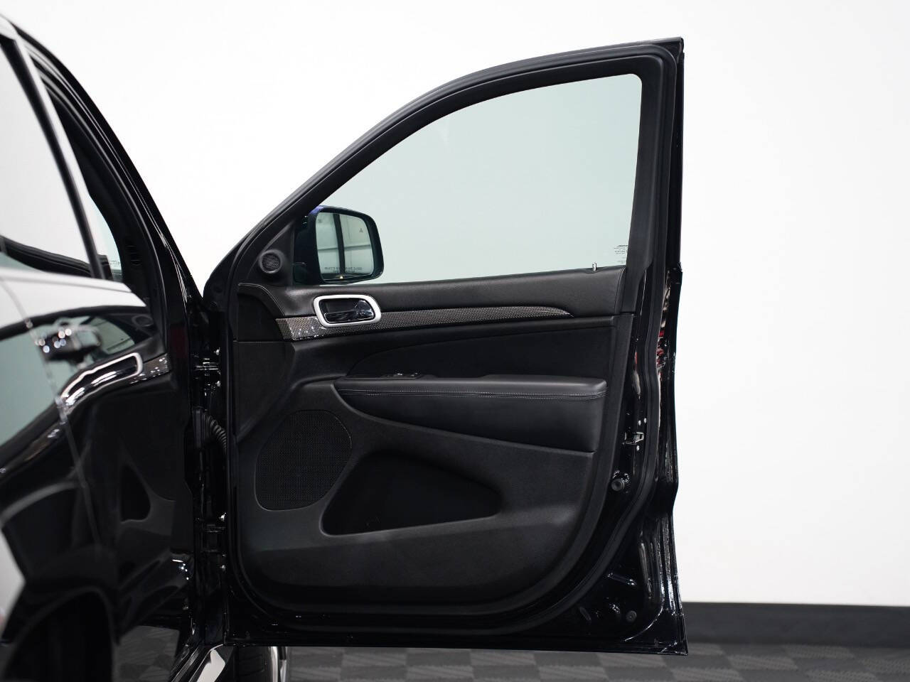 DIAMOND BLACK CRYSTAL PEARL, 2020 JEEP GRAND CHEROKEE Image 24